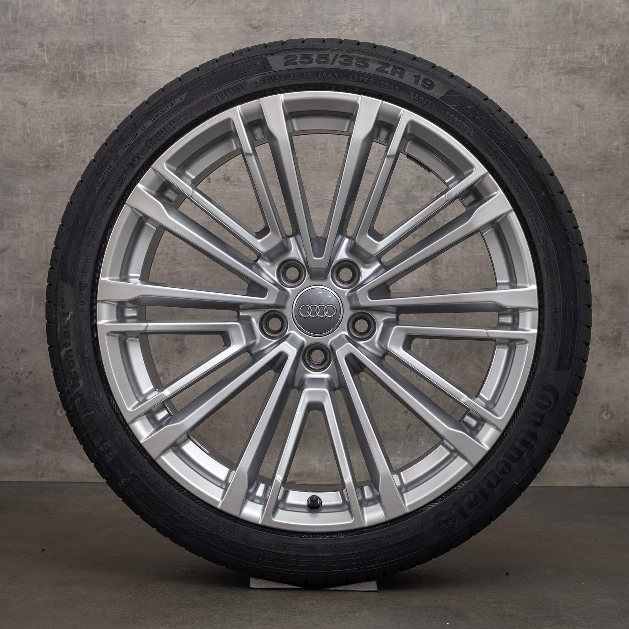 Original Audi A5 S5 Felgen 19 Zoll F5 8W B9 Winterreifen 8W0601025CC silber Winterräder