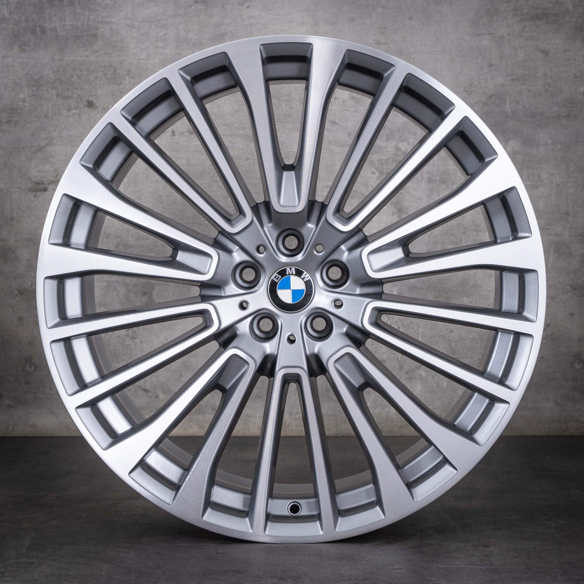 Originale BMW X7-felger 22 tommer G07 Styling 757 6885144 6885463 ferric grey frontpolert