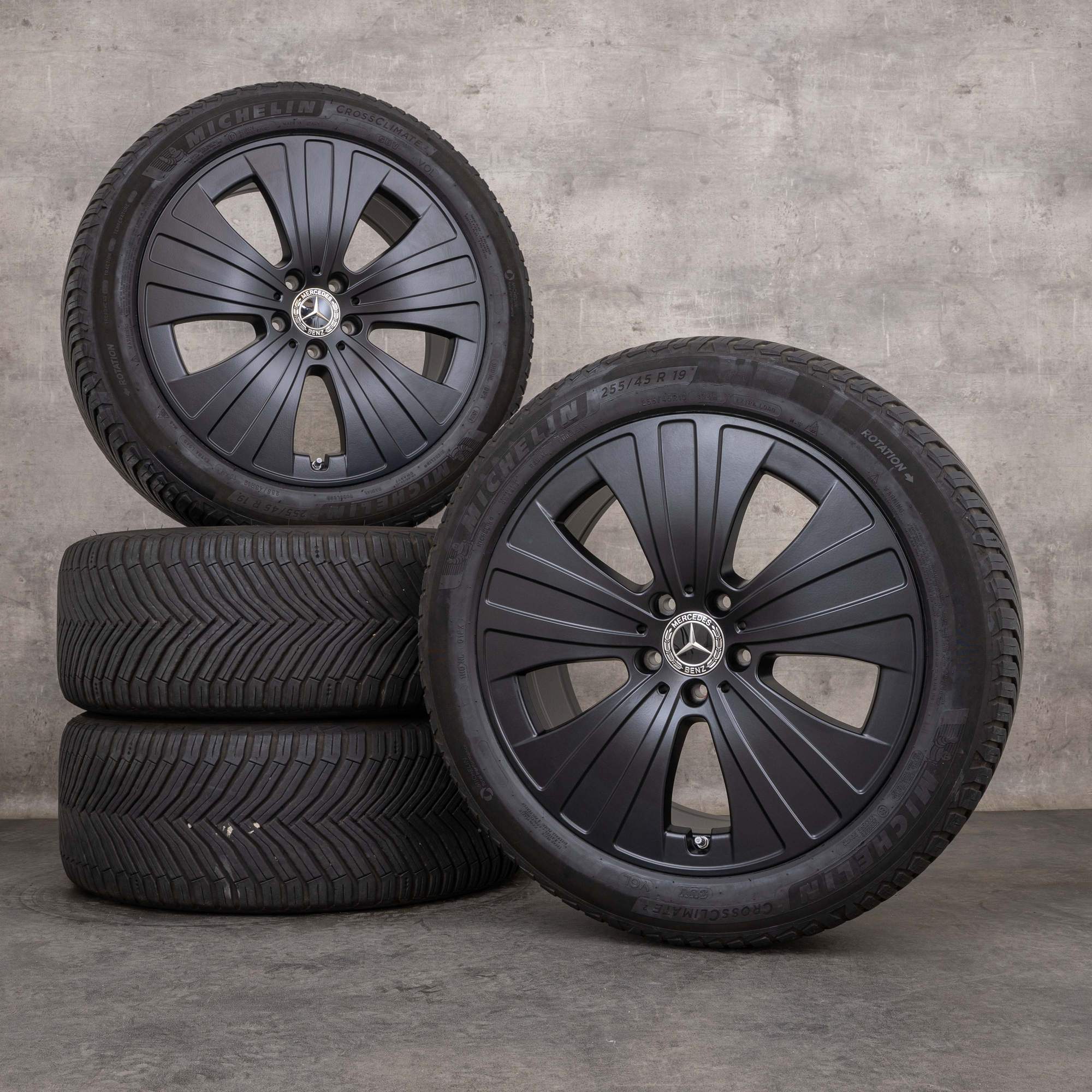 Alkuperäiset Mercedes Benz EQE talvirenkaat 19 tuuman V295 vanteet A2954011200 musta matta