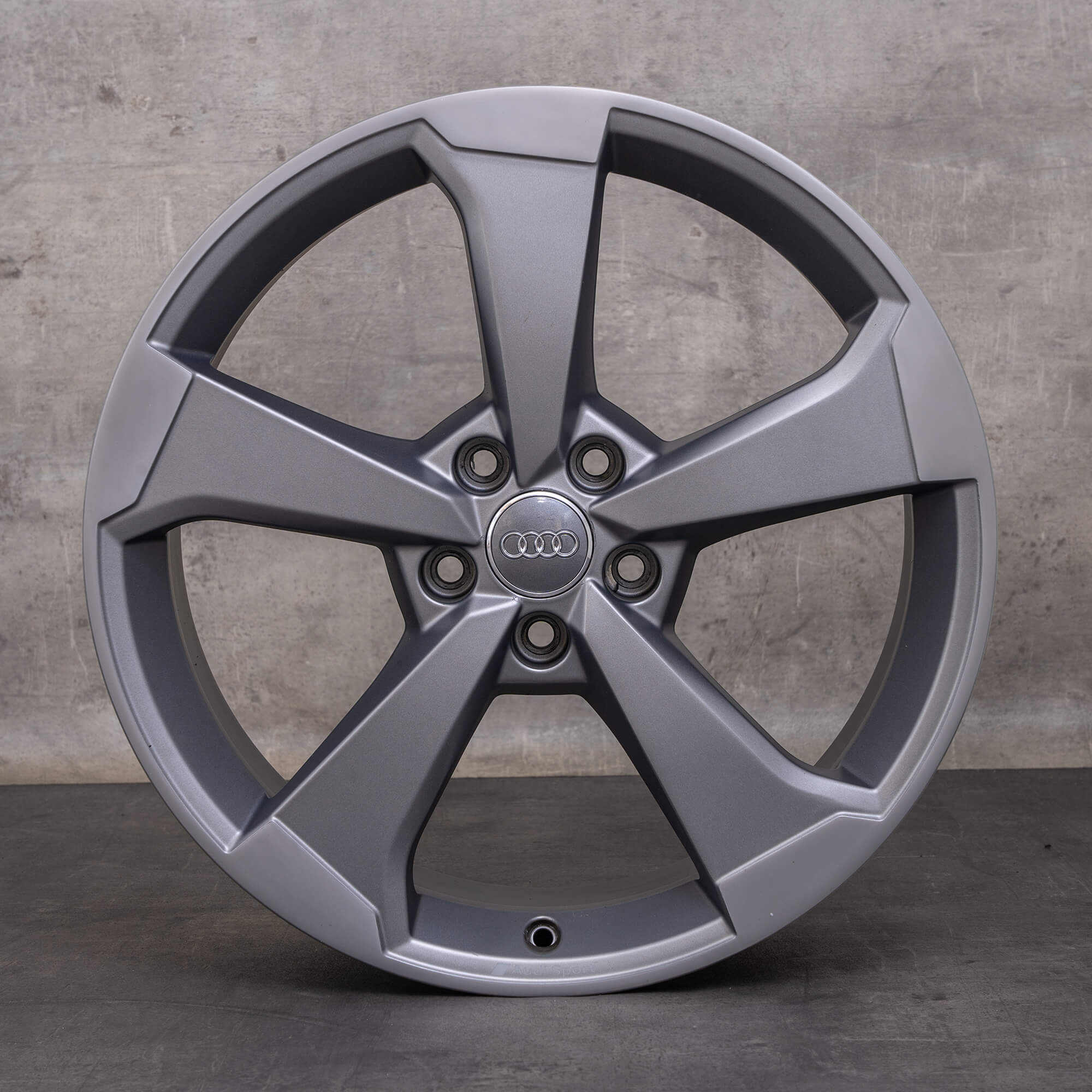 Llantas originales Audi de 19 pulgadas A3 S3 RS3 8V Rotor titanio mate pulido 8V0601025ET