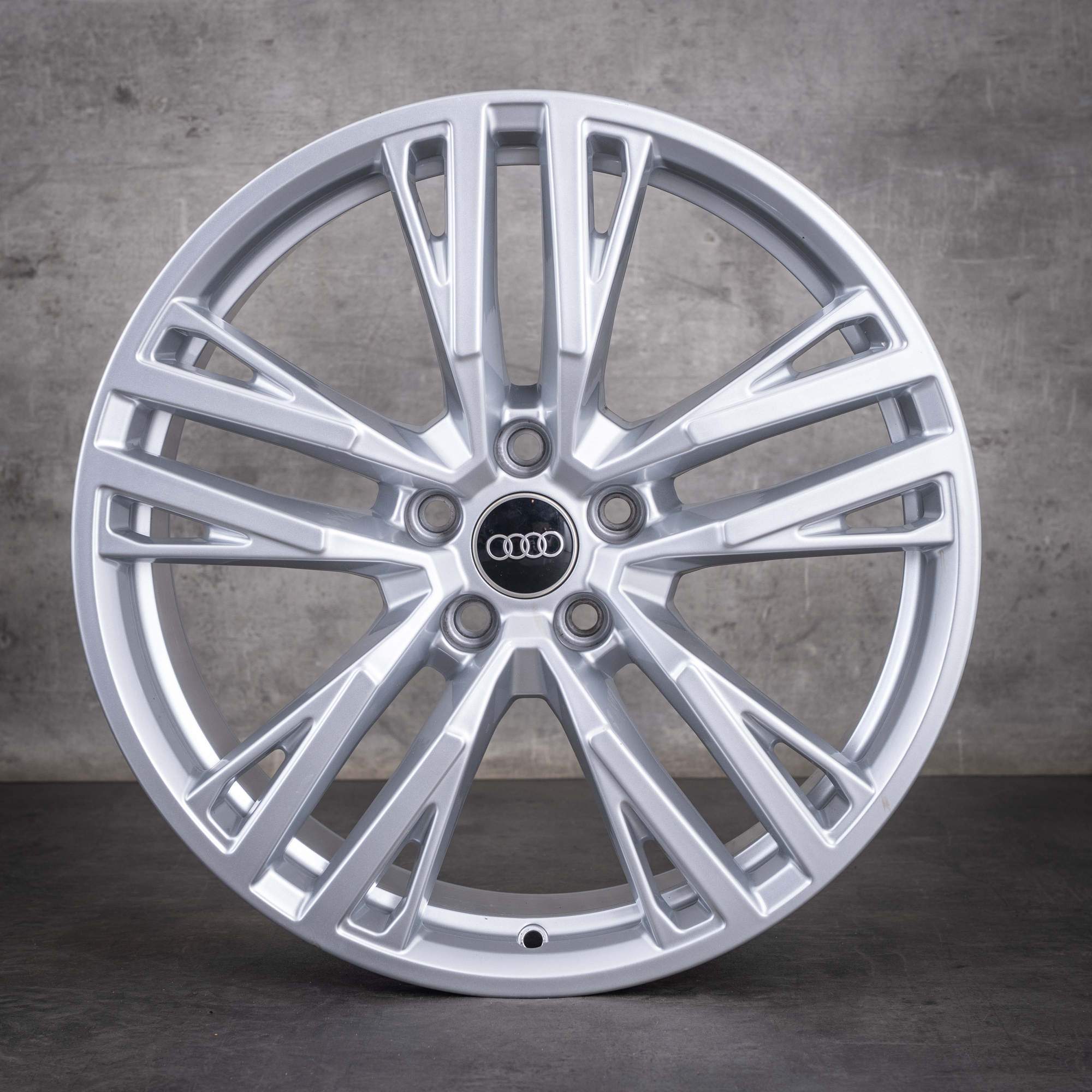 Original Audi A5 S5 Winterräder 19 Zoll B10 Felgen 8B3601025AS silber glanz - Rad 2 von 4