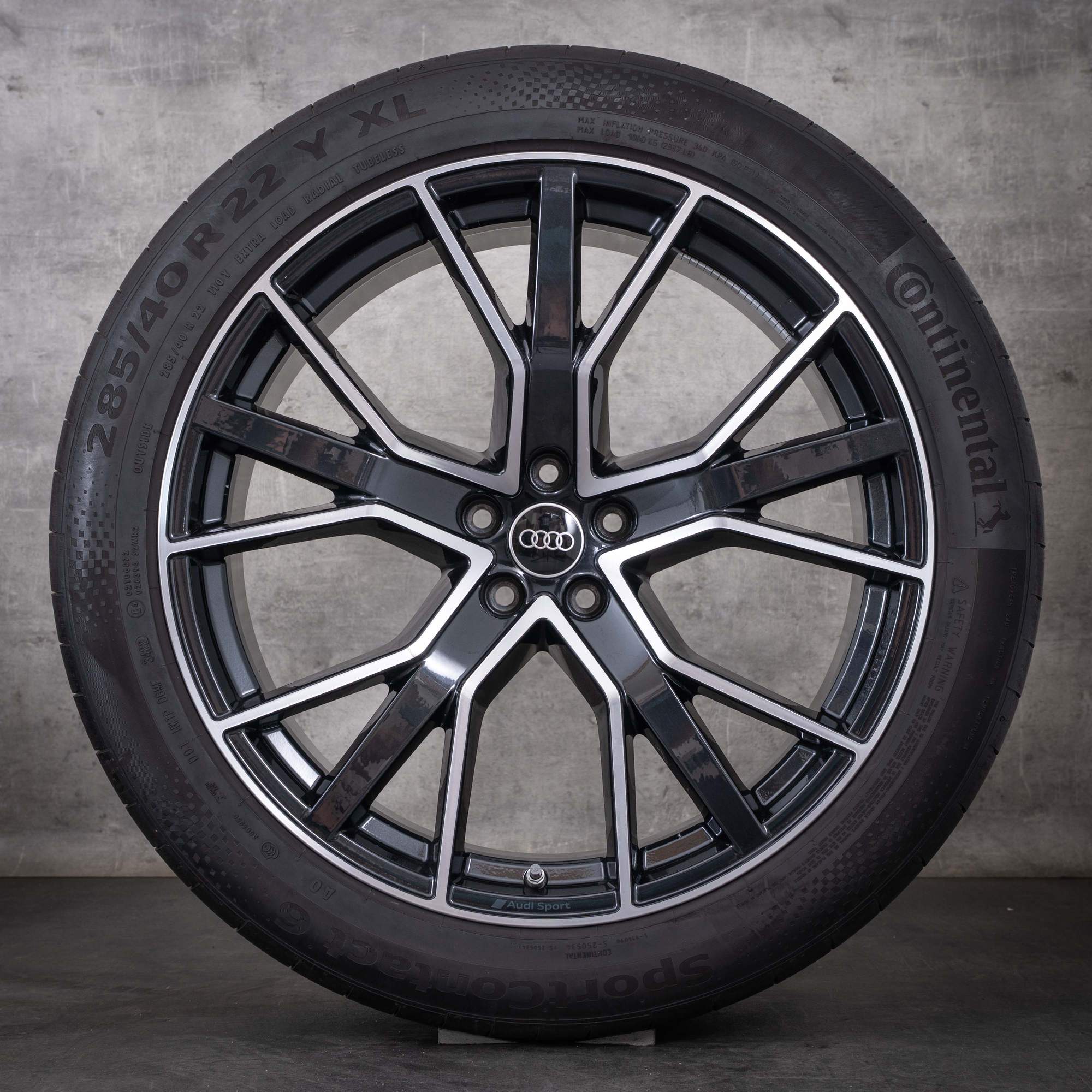 Oryginalne felgi Audi Q8 SQ8 22 cale 4M8 – opony letnie 4M8601025AQ, kolor granit metaliczny, w technologii diamond cut, z połyskiem