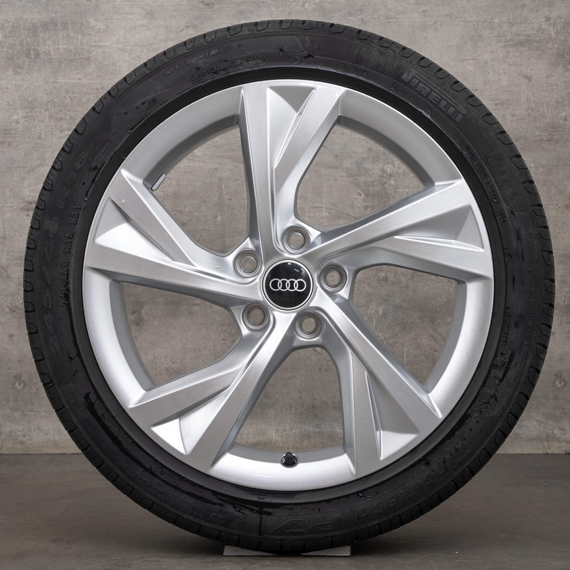 Audi A4 S4 8W B9 ruote estive cerchi da 18 pollici pneumatici estivi
