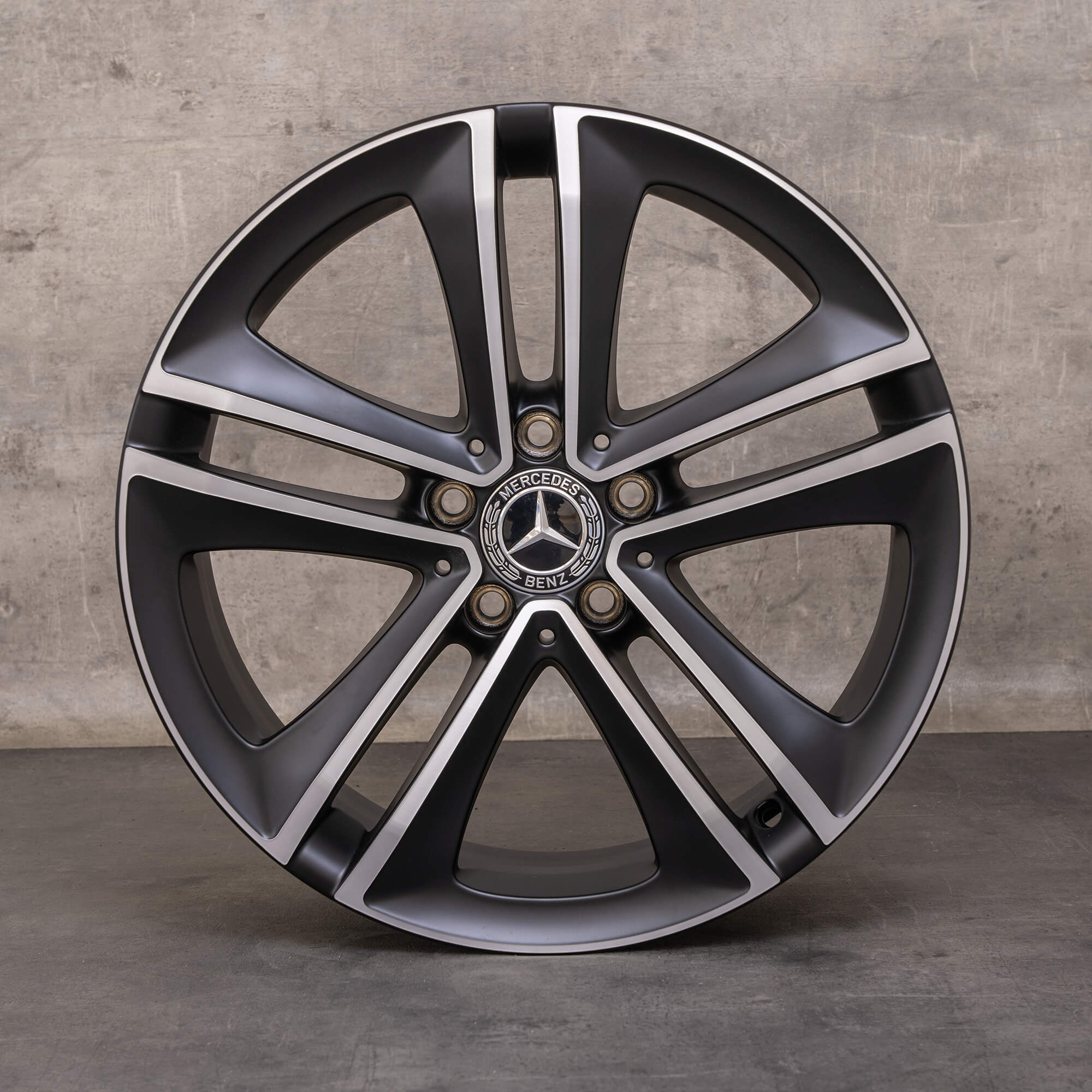 Oryginał Mercedes Benz CLS Felgi 18 cali C257 Coupe A2574010100 A2574010200 czarny polerowany