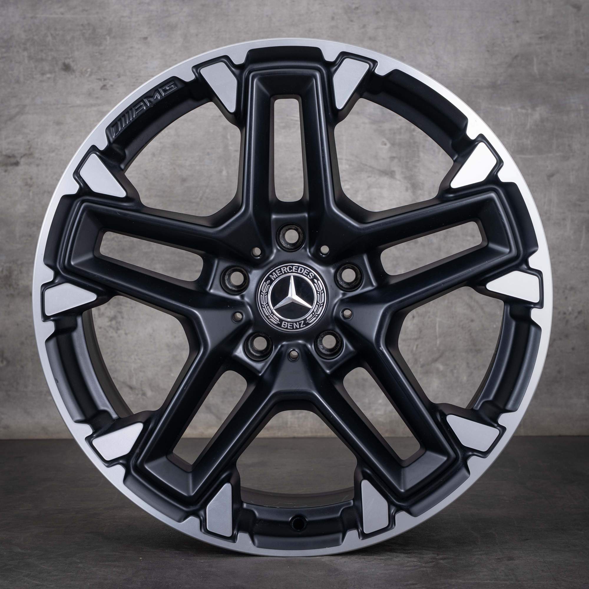 Original Mercedes Benz G-Klasse G63 AMG Felgen 20 Zoll W463 Sommerräder A4634013700 schwarz matt glanzgedreht