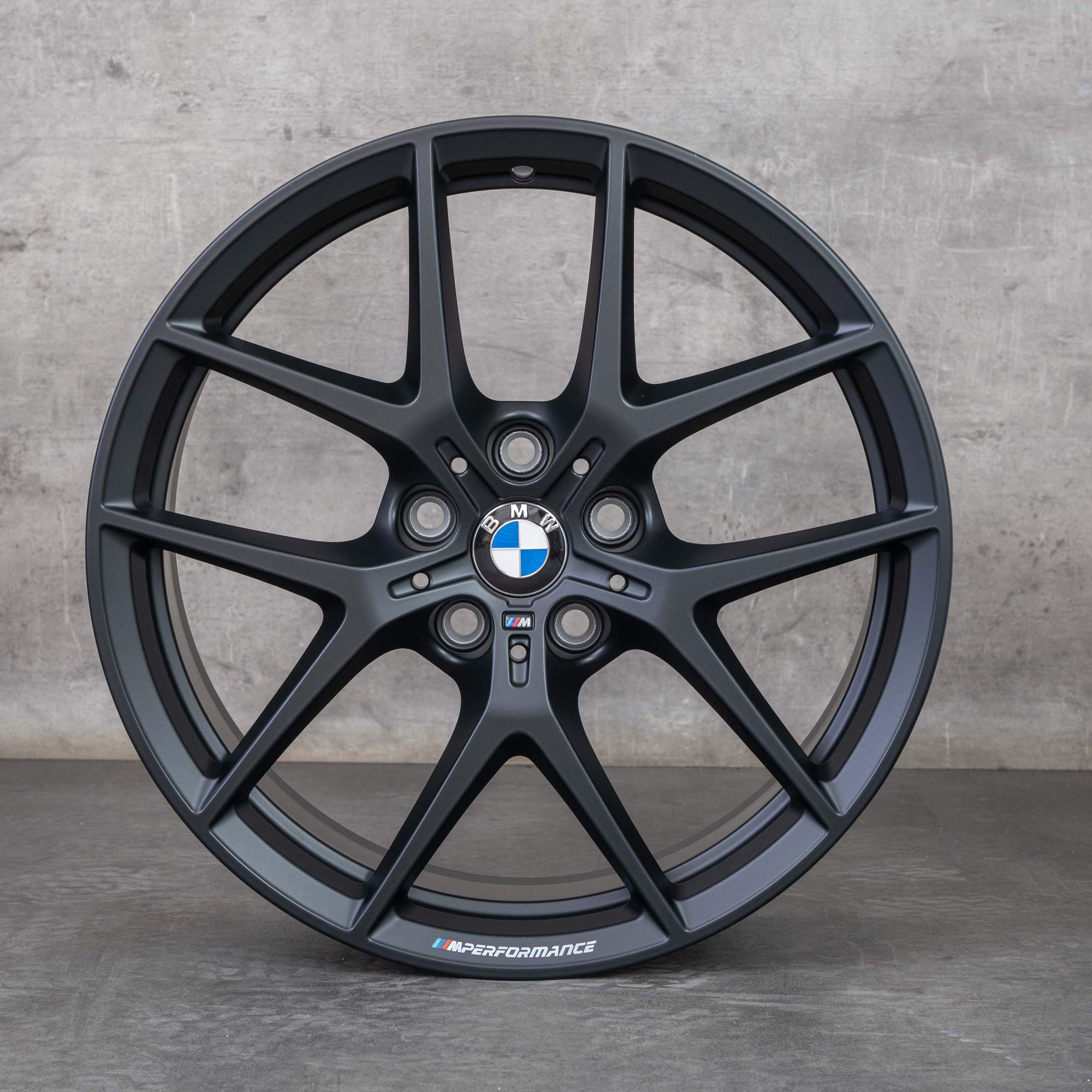 Oryginalał BMW Seria 1 2 felgi 18 cali F40 F44 Gran Coupe Styling 554 M 8092354 czarny mat