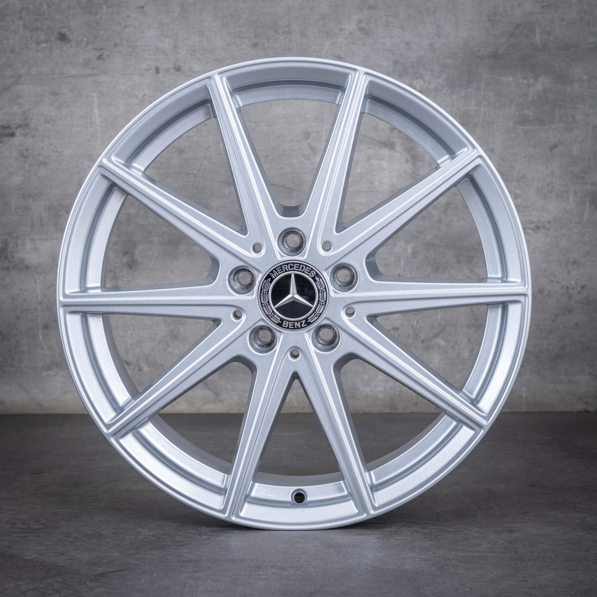 Alkuperäiset Mercedes Benz GLA vanteet 18 tuumaa C178 A1784010000 hopea kiiltävä