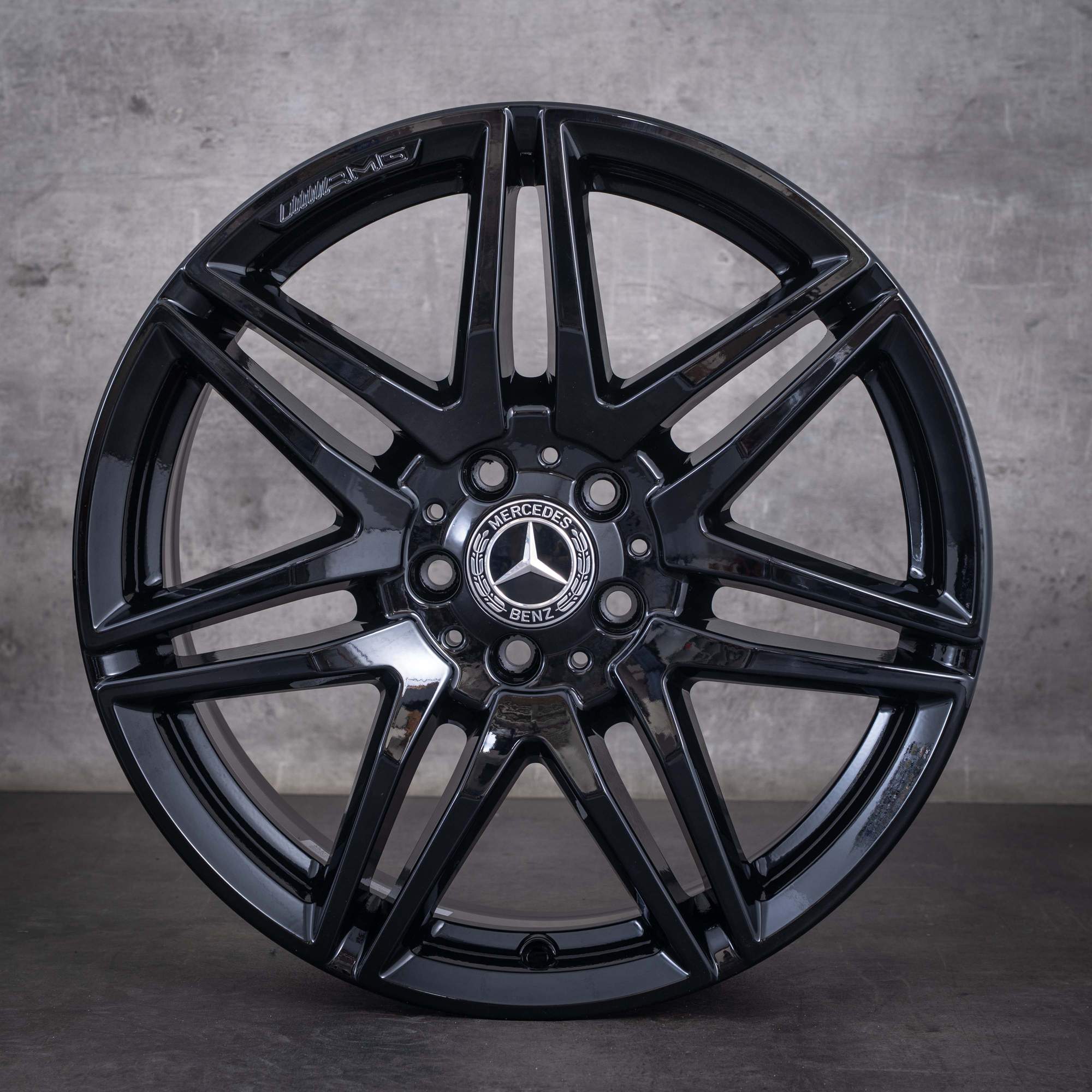 Jantes d'origine Mercedes-Benz Classe V AMG 19 pouces W447 A4474015100 noir brillant NEUVES - jante 2 sur 4