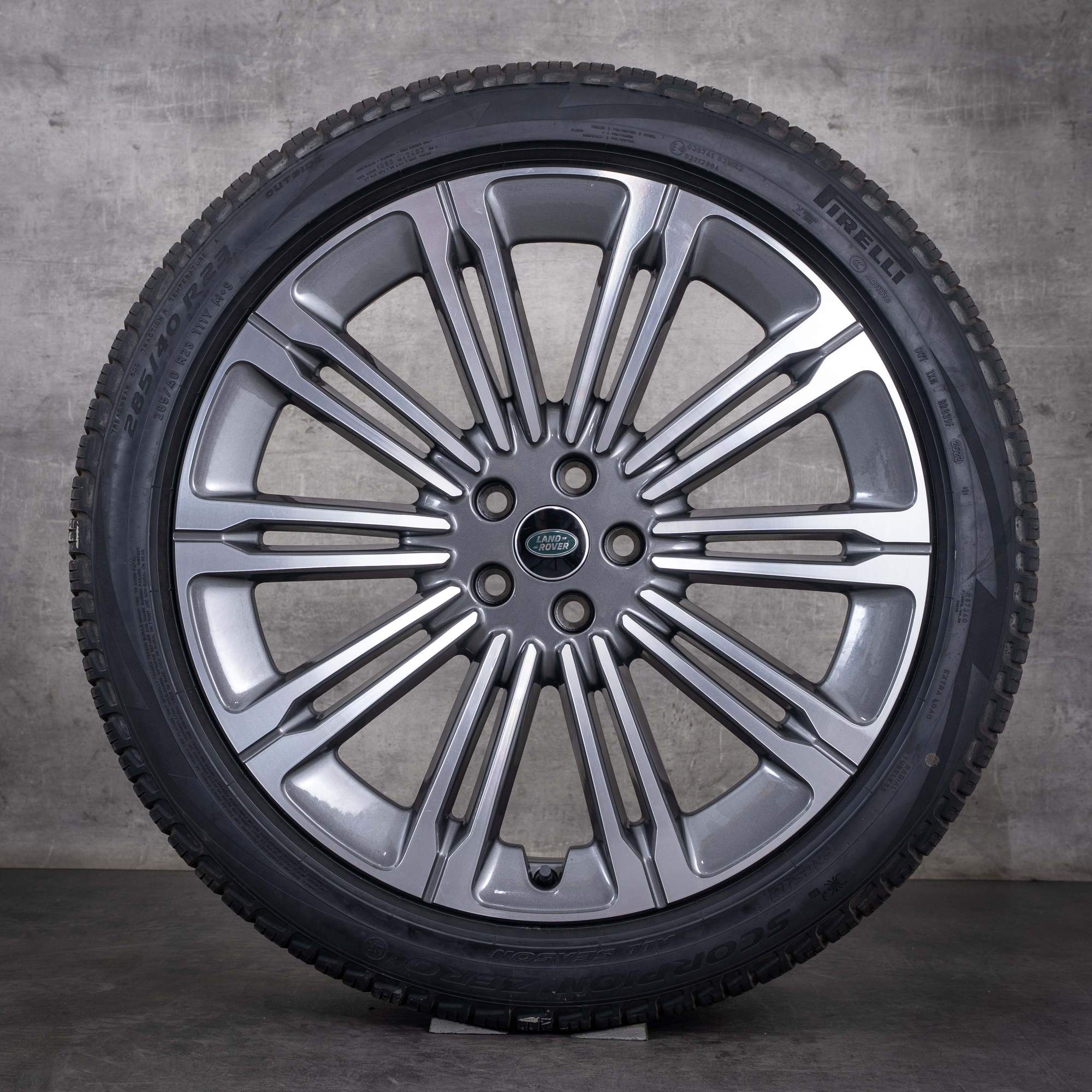 Oryginalne felgi Land Rover 23 cale Range Sport opony całoroczne M8E2-1007-KA ferric grey Polerowane