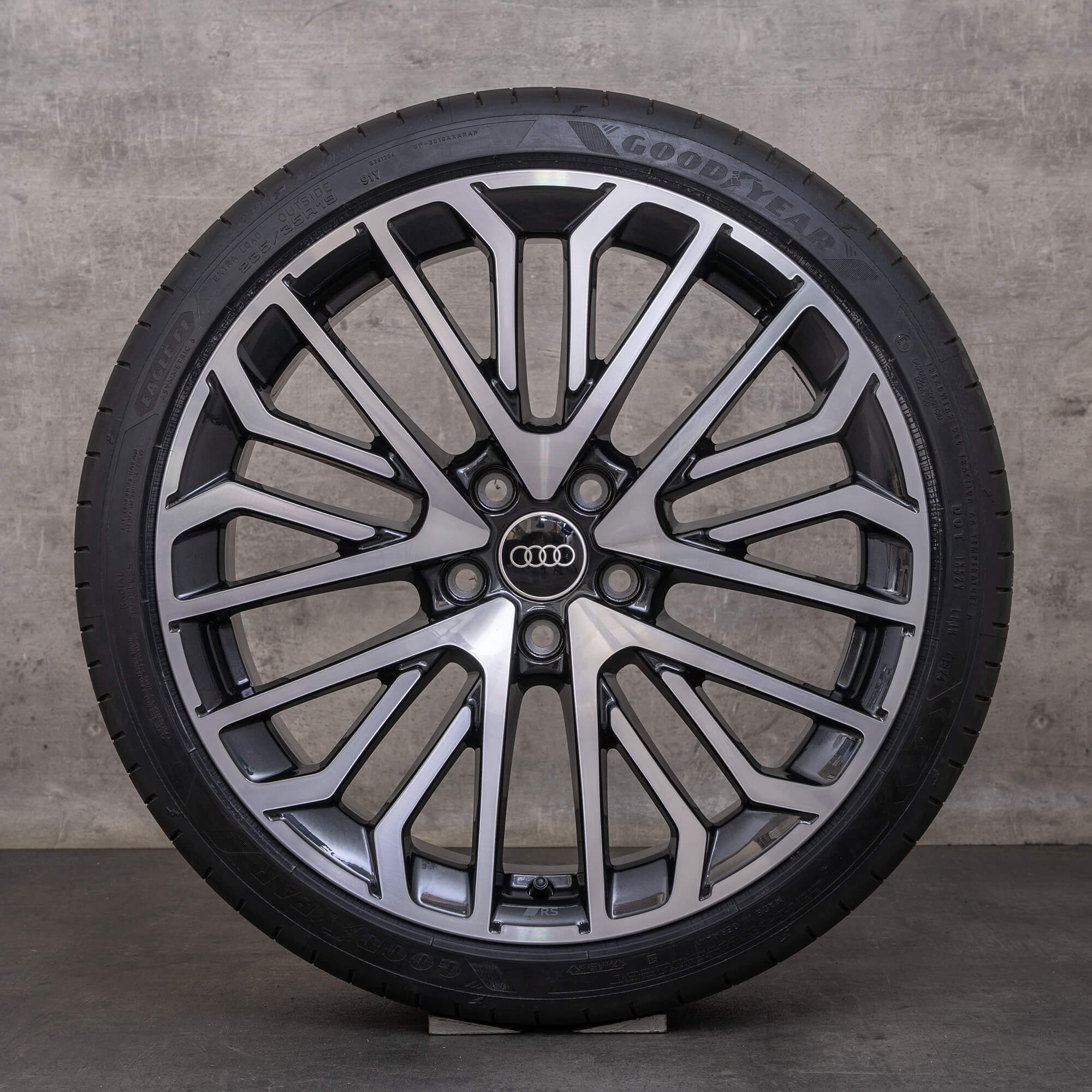 Original zimní pneu s disky Audi A3 S3 RS3 19" 8V 8Y ráfky na auto 8Y0601025DC titan leštěné NOVÉ