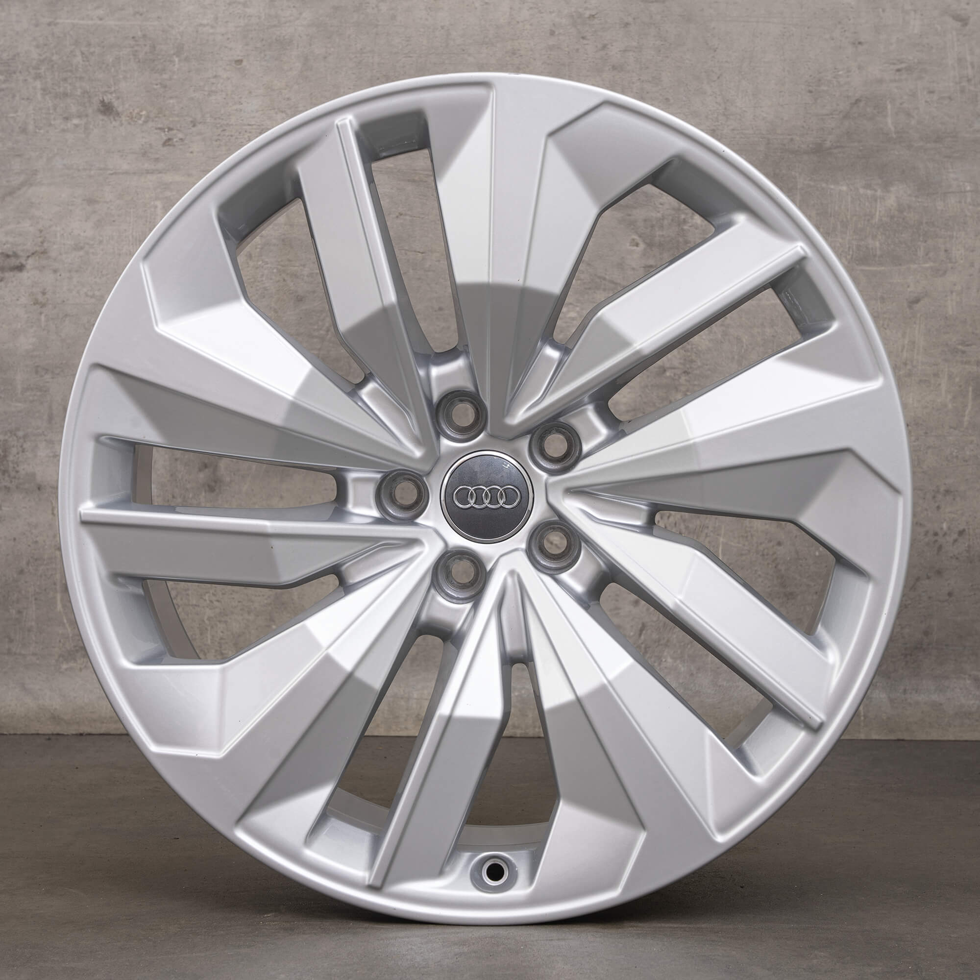 Oryginał Audi Q8 e-tron GE Sportback 20-calowe felgi 4KE601025N srebrne
