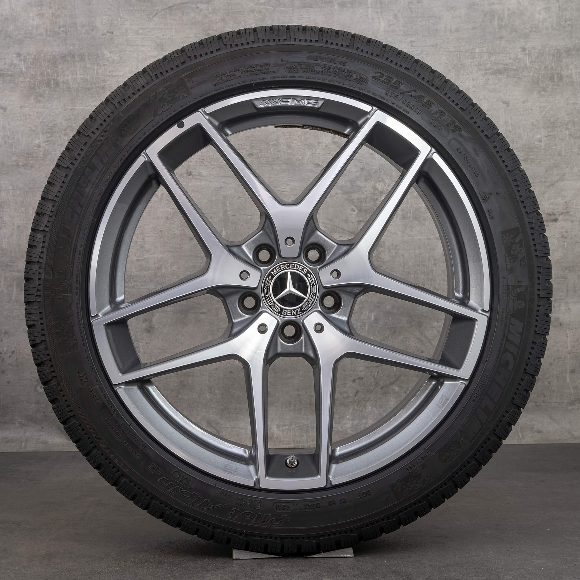 AMG Mercedes Benz 19 Zoll Felgen GLA45 X156 Winterreifen 