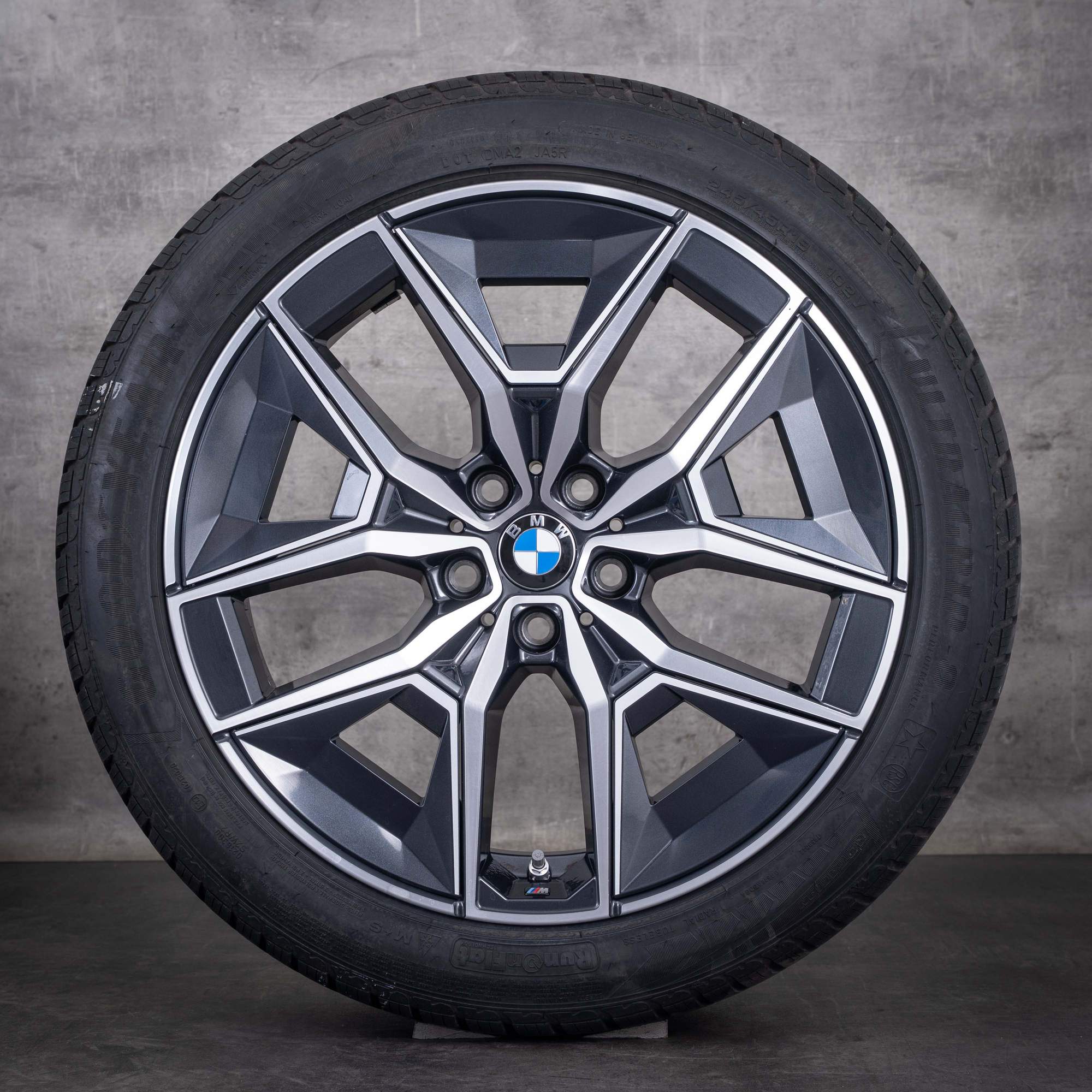Original BMW 5er i5 Winterräder 19 Zoll G60 G61 Felgen Styling 934 5A324D8 midnight grey glanzgedreht