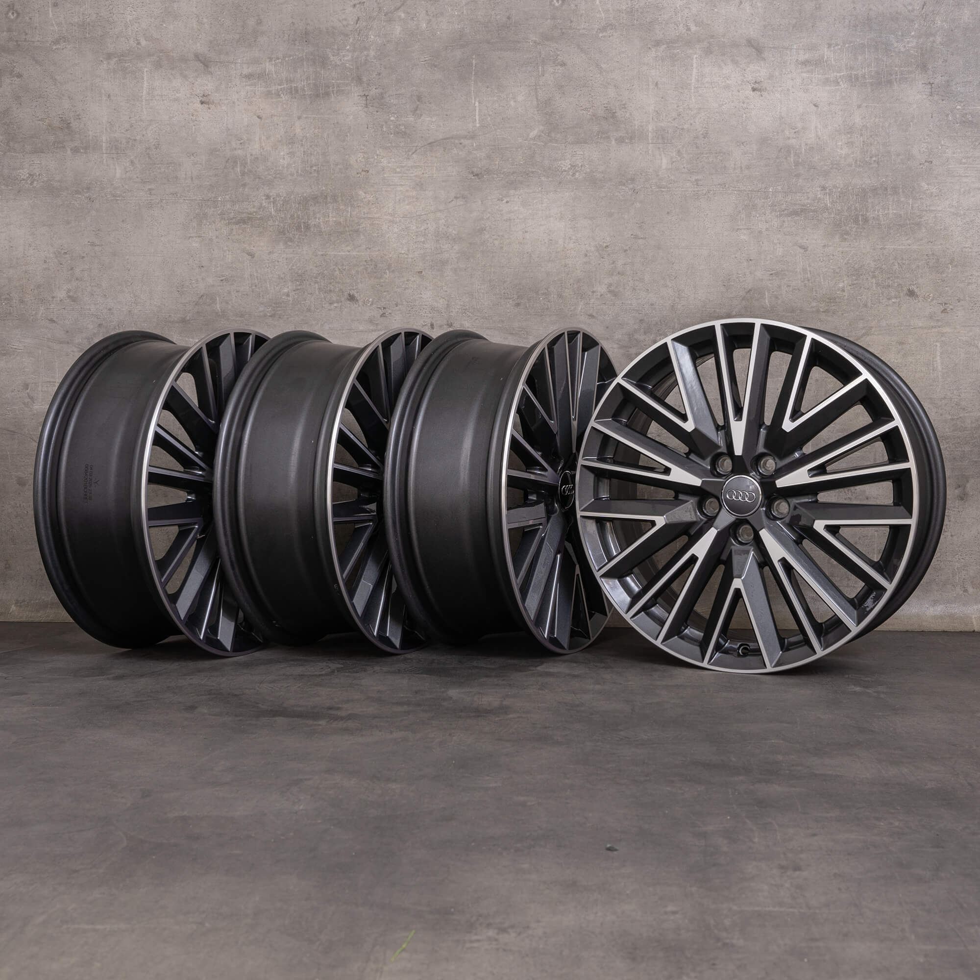 Audi Q3 19 inch II F3 aluminium velgen 83A601025L 20 spaaks V design titanium gepolijst NIEUW