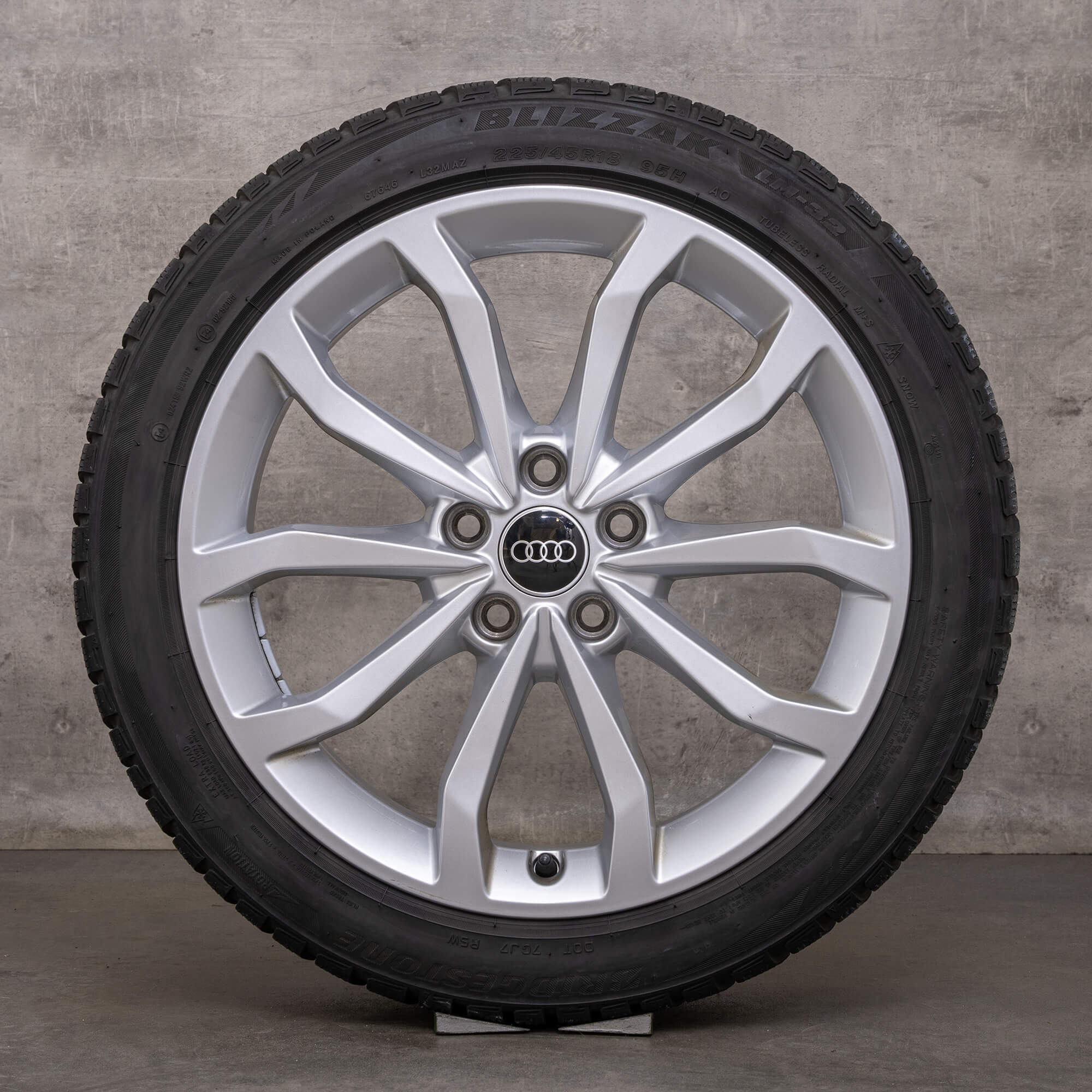 Originale Audi A4 S4 vinterhjul 18 tommer 8W B9 fælge 8W0601025ED sølv