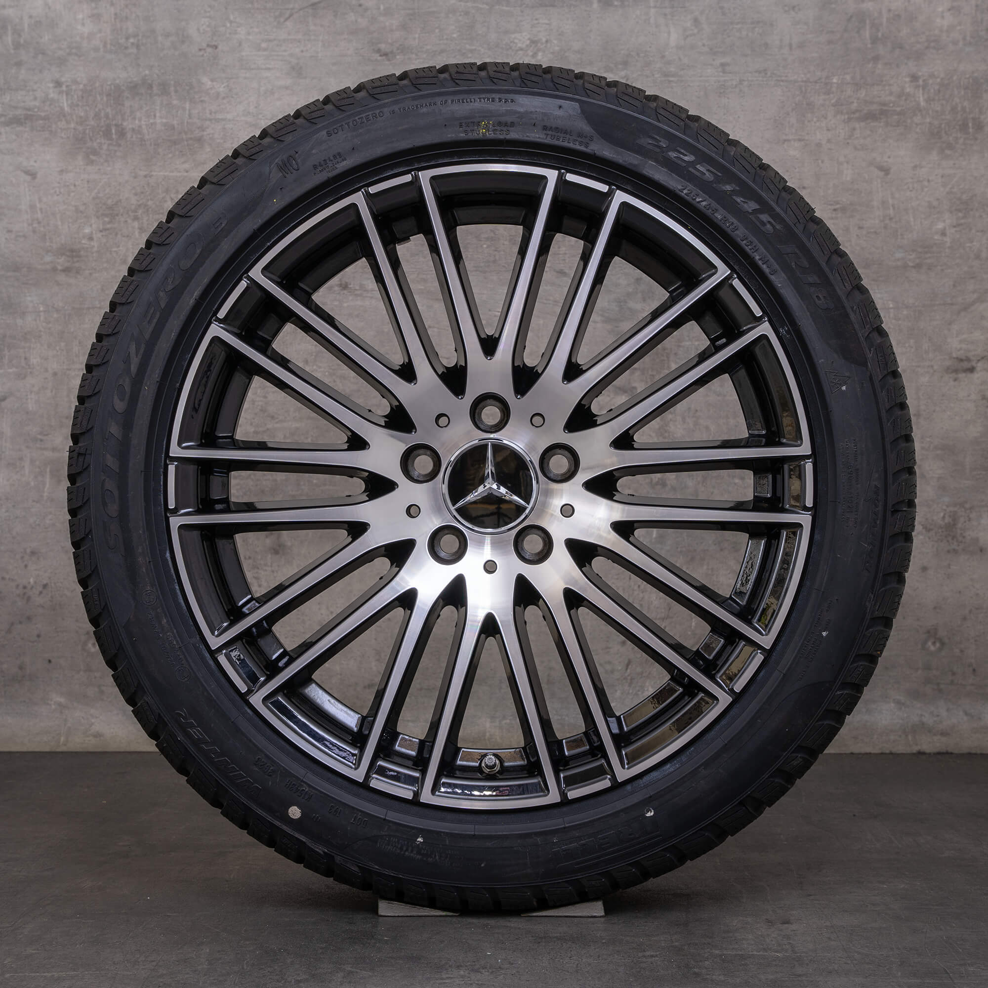 Alkuperäiset Mercedes Benz C-sarjan talvirenkaat 18 tuuman W206 S206 vanteet DOT23 A2064014900 musta kiillotettu