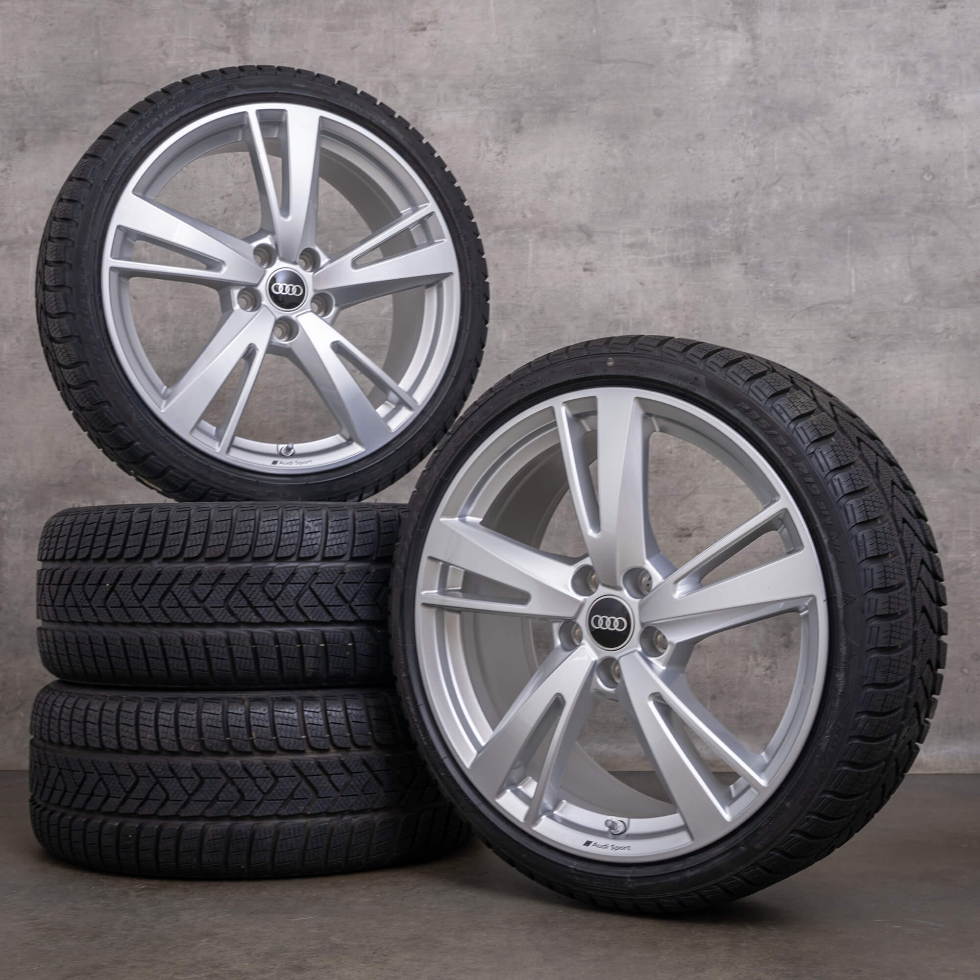 Originalní zimní pneu s disky Audi RS3 19 palců 8V Hatchback ráfky Blade 8V0601025FJ stříbrná NOVÁ