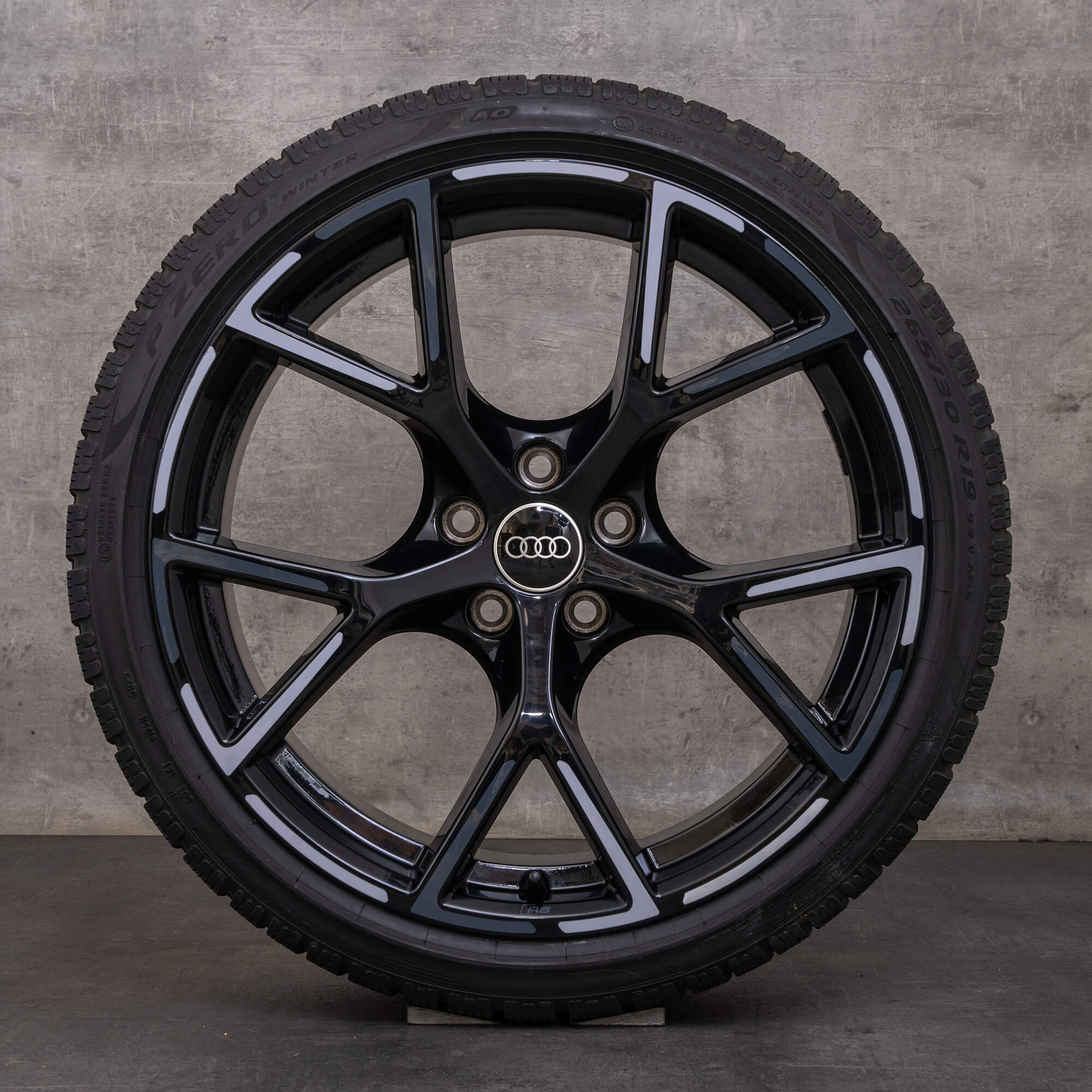 Oryginalne koła zimowe Audi RS3 19 cali 8Y RS felgi 8Y0601025BP 8Y0601025BQ czarny srebrny błyszczący