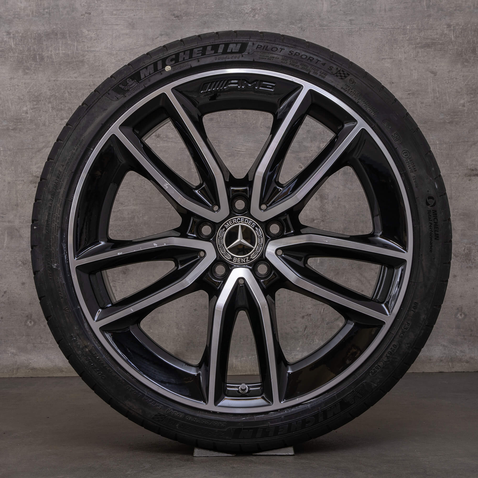 Originele Mercedes Benz CLA 35 AMG velgen 19 inch C118 X118 zomerbanden A1184010400 zwart glanzend gedraaid