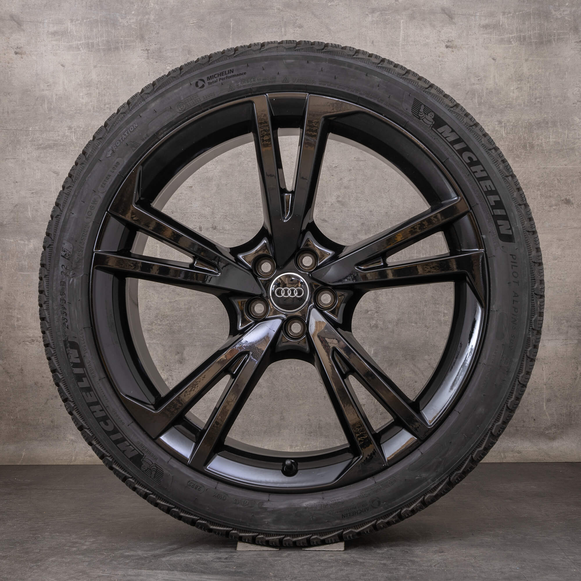 Alkuperäiset Audi Q7 SQ7 talvirenkaat 22 tuuman 4M vanteet 4M0601025BT Falx Design musta kiiltävä