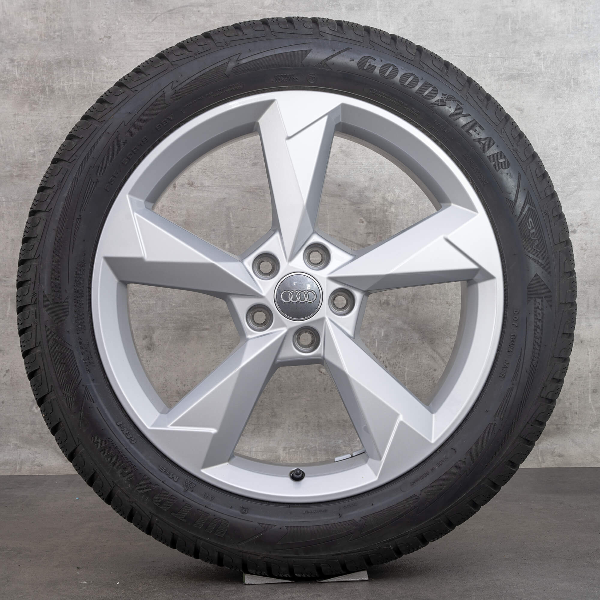 Original Audi Q3 Winterräder 19 Zoll II F3 Felgen Dynamic 83A601025N silber