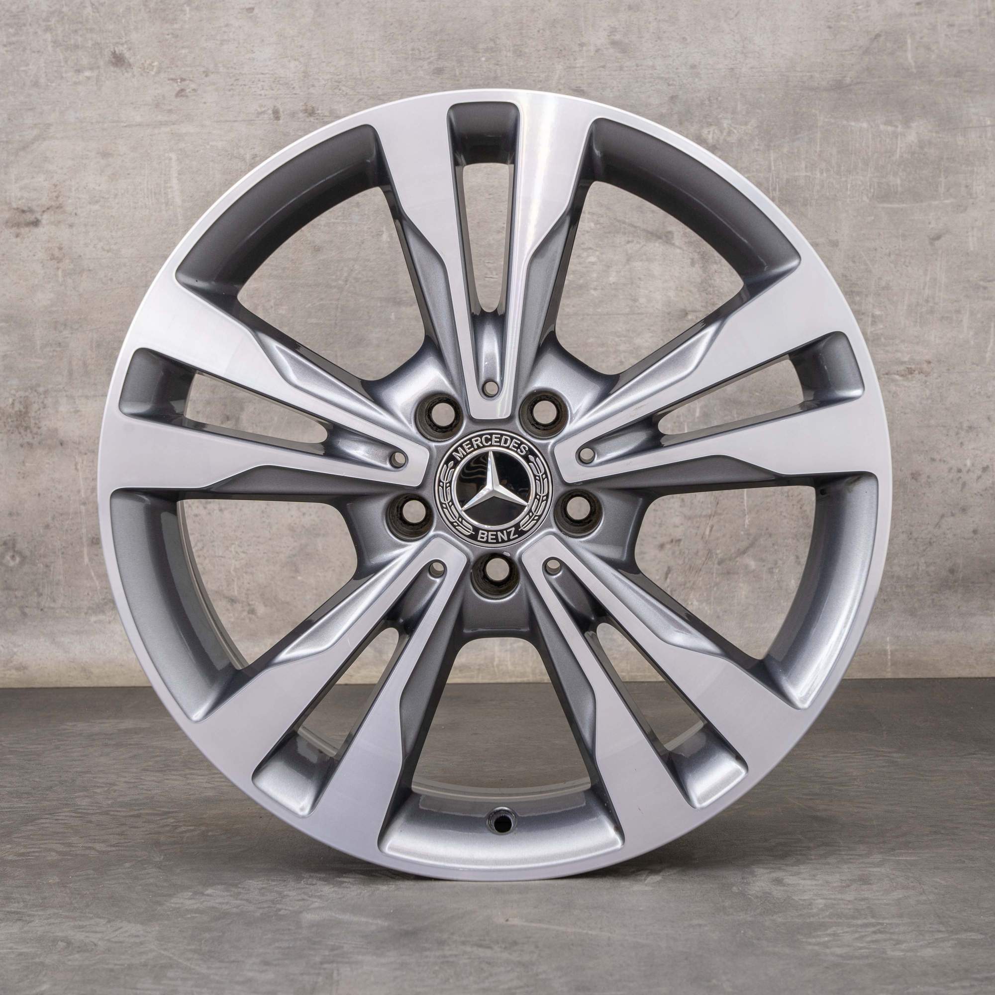 Alkuperäiset Mercedes Benz C-sarjan vanteet 18 tuuman W205 S205 C205 A205 A2054012802 himalaya harmaa kiillotettu sorvattu