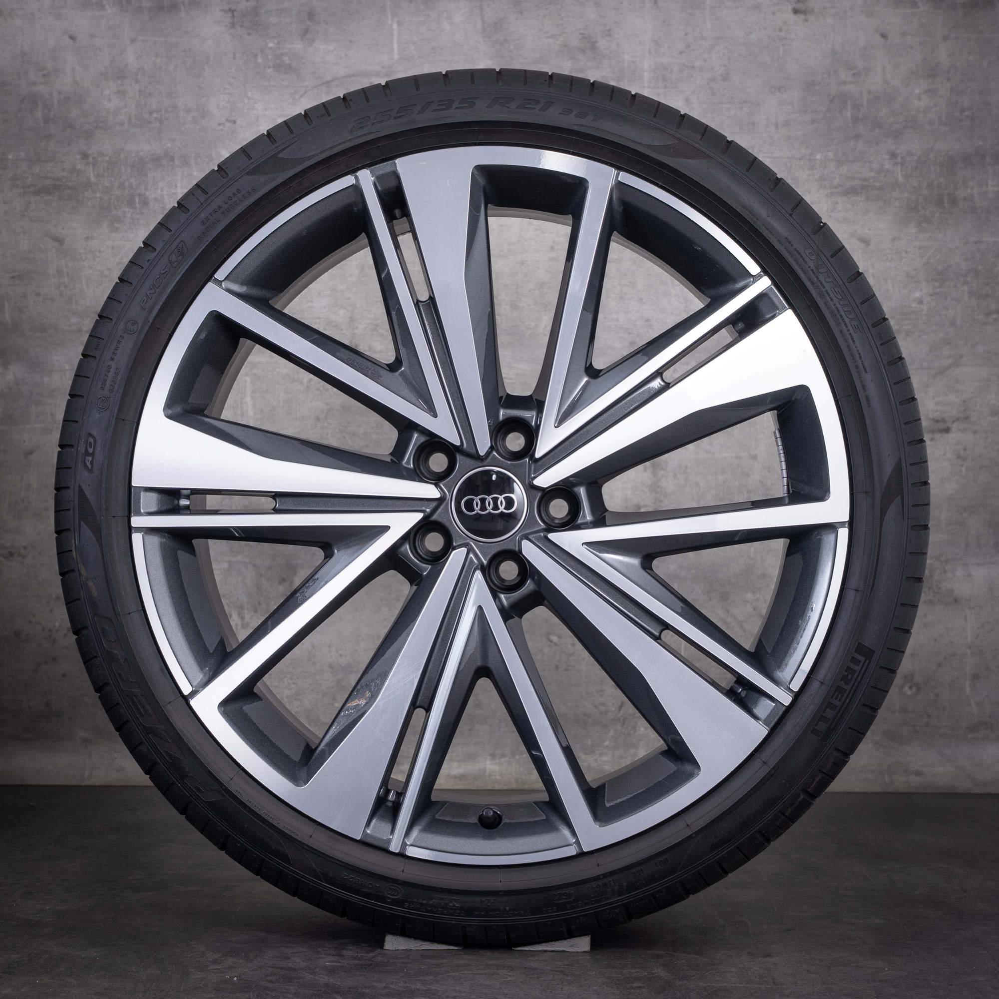 Cerchi originali Audi A6 S6 per ruote invernali da 21 pollici 4K C8 4K0601025BK color granito parte anteriore diamantata