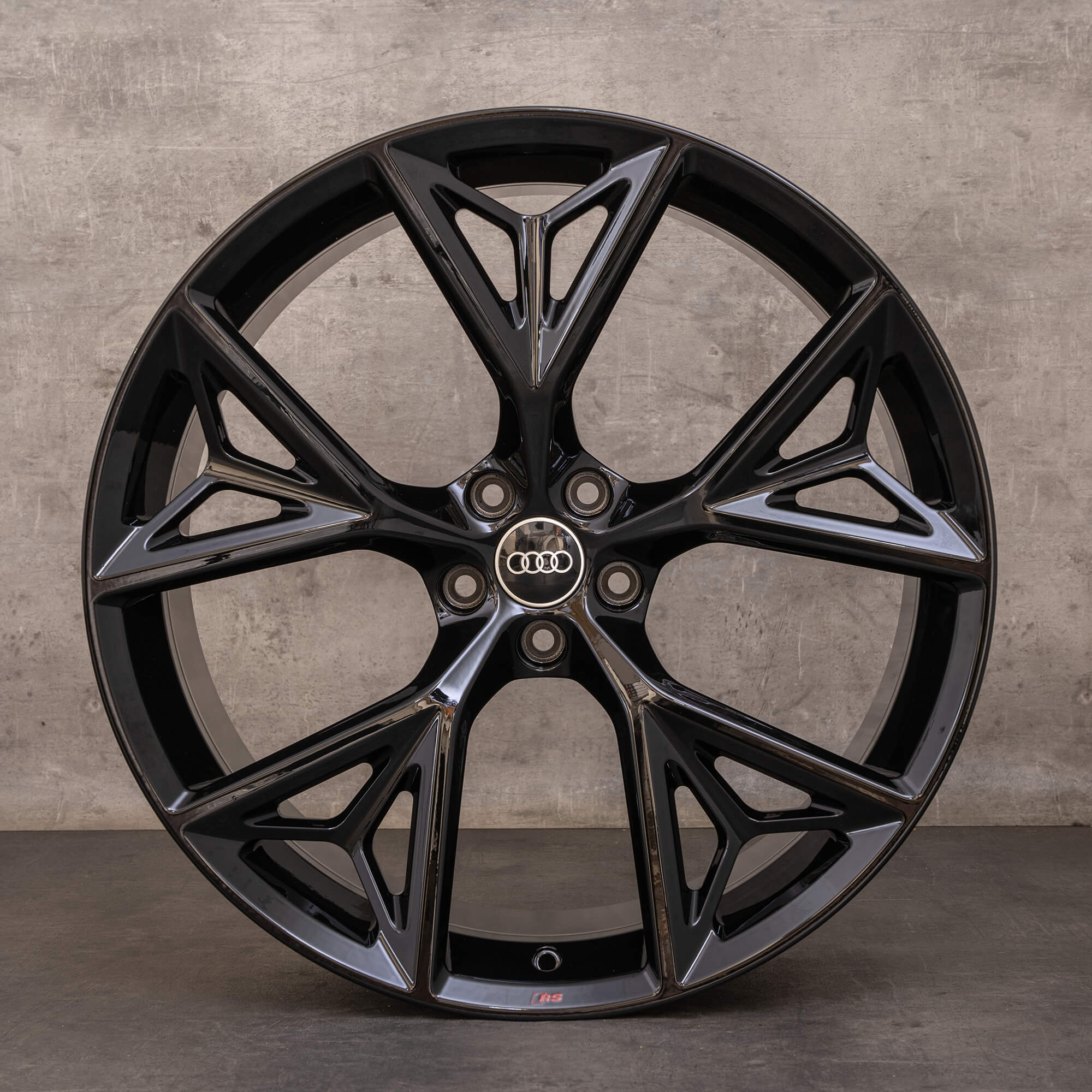 Oryginalne koła zimowe do Audi Q8 SQ8 22 cale felgi 4M8 4M8601025AB czarne z połyskiem