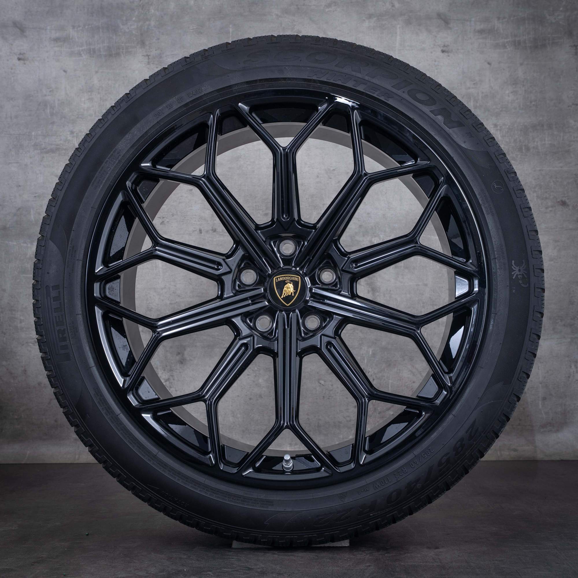 Original Lamborghini Urus Winterräder 22 Zoll Felgen Auriga 4ML601025R 4ML601025S schwarz glanz - Rad 1 von 4
