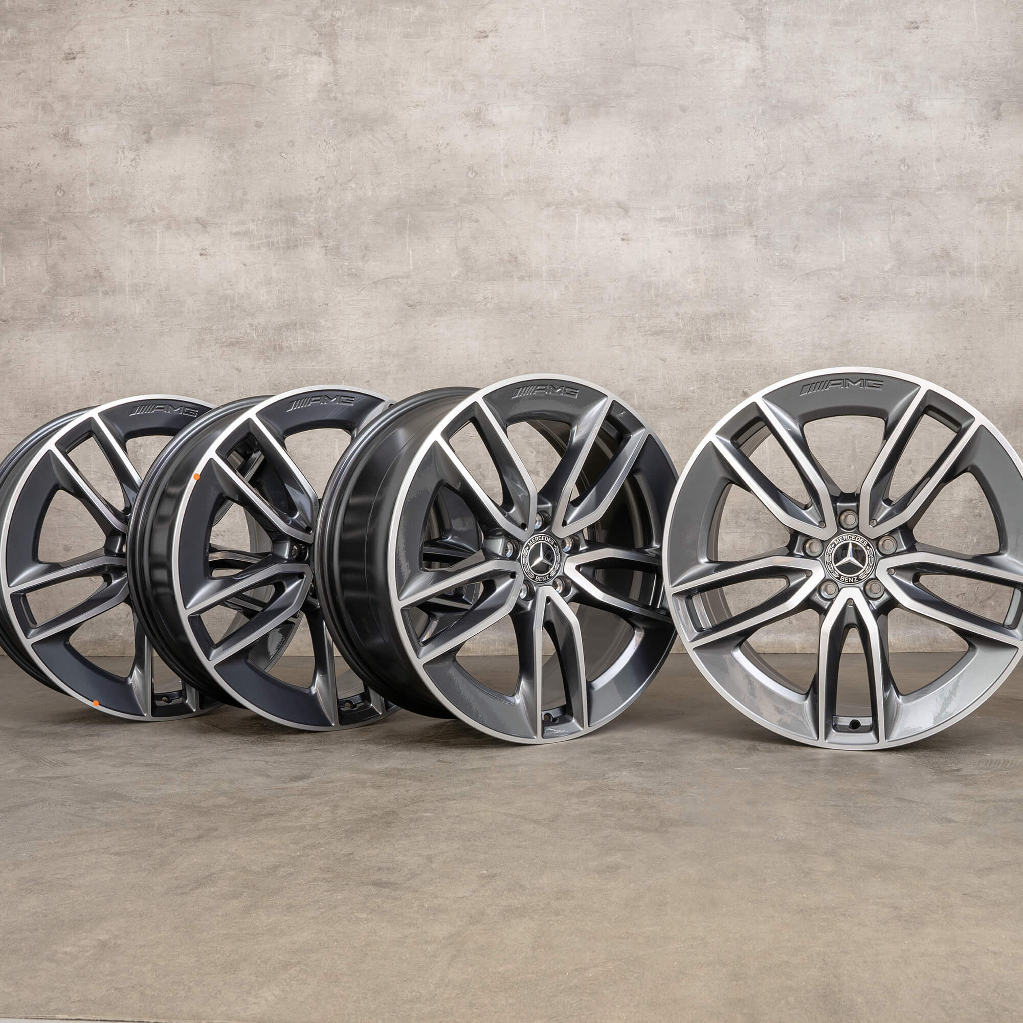 Originale Mercedes Benz Classe E AMG cerchi 20 pollici E43 E53 W213 W238 A2134014900 A2134015000 himalya grigio lucido girato NUOVO