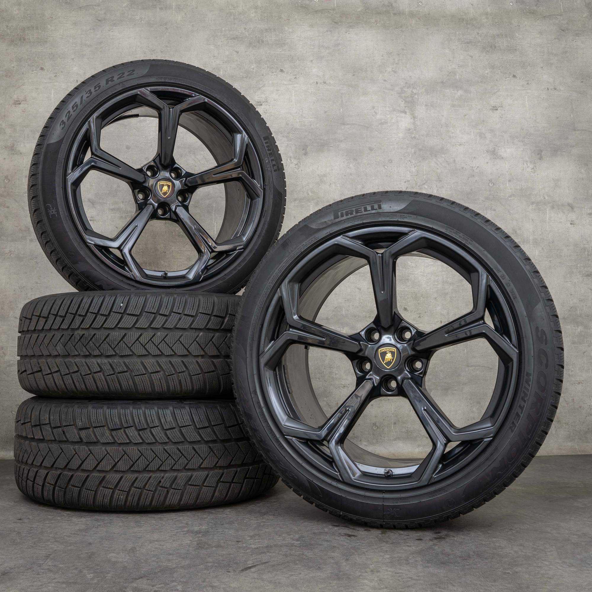 Cerchi originali Lamborghini Urus con gomme invernali da 22 pollici 4ML601025P 4ML0601025Q nero lucido