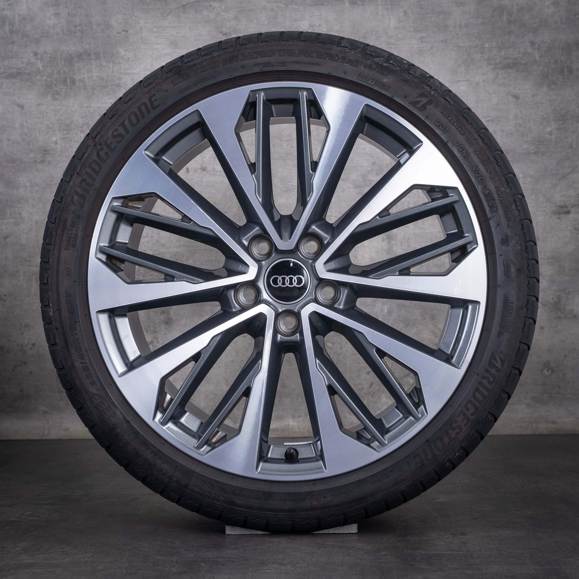 Original Audi Q2 SQ2 Felgen 19 Zoll GA Sommerräder 81A601025S titan glanzgedreht