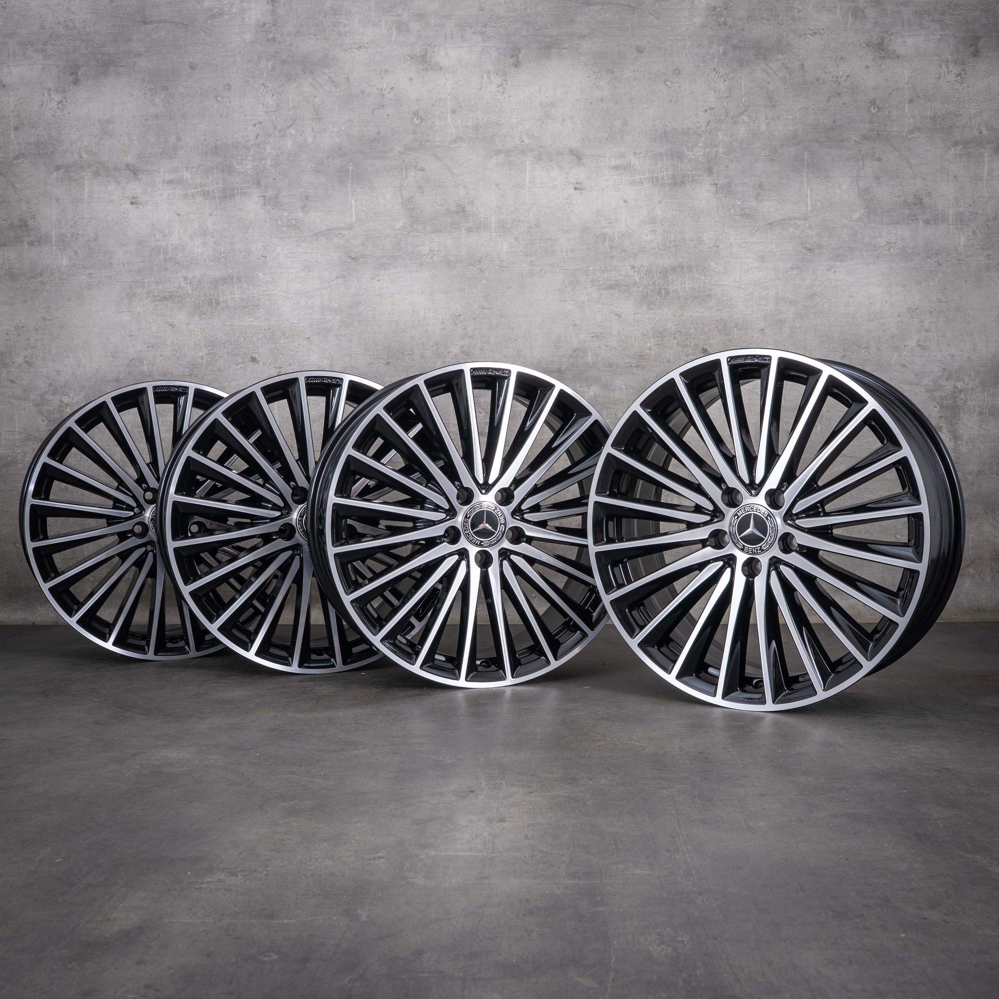 Originální disky Mercedes-Benz Třídy C AMG 19 palců W206 S206 A2064011900 A2064012000 černé s diamantovým výbrusem