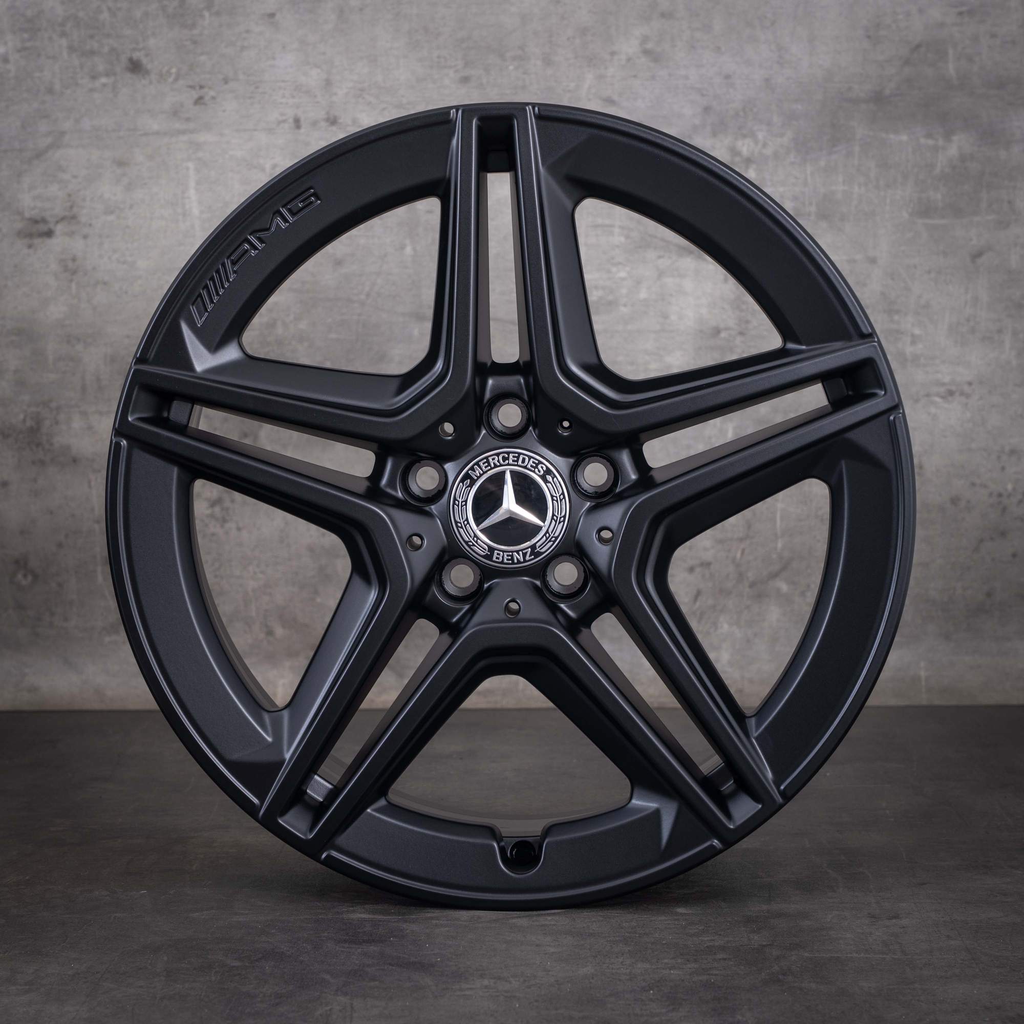 Original Mercedes Benz CLA 35 AMG Felgen 18 Zoll C118 X118 A1184010200 schwarz matt
