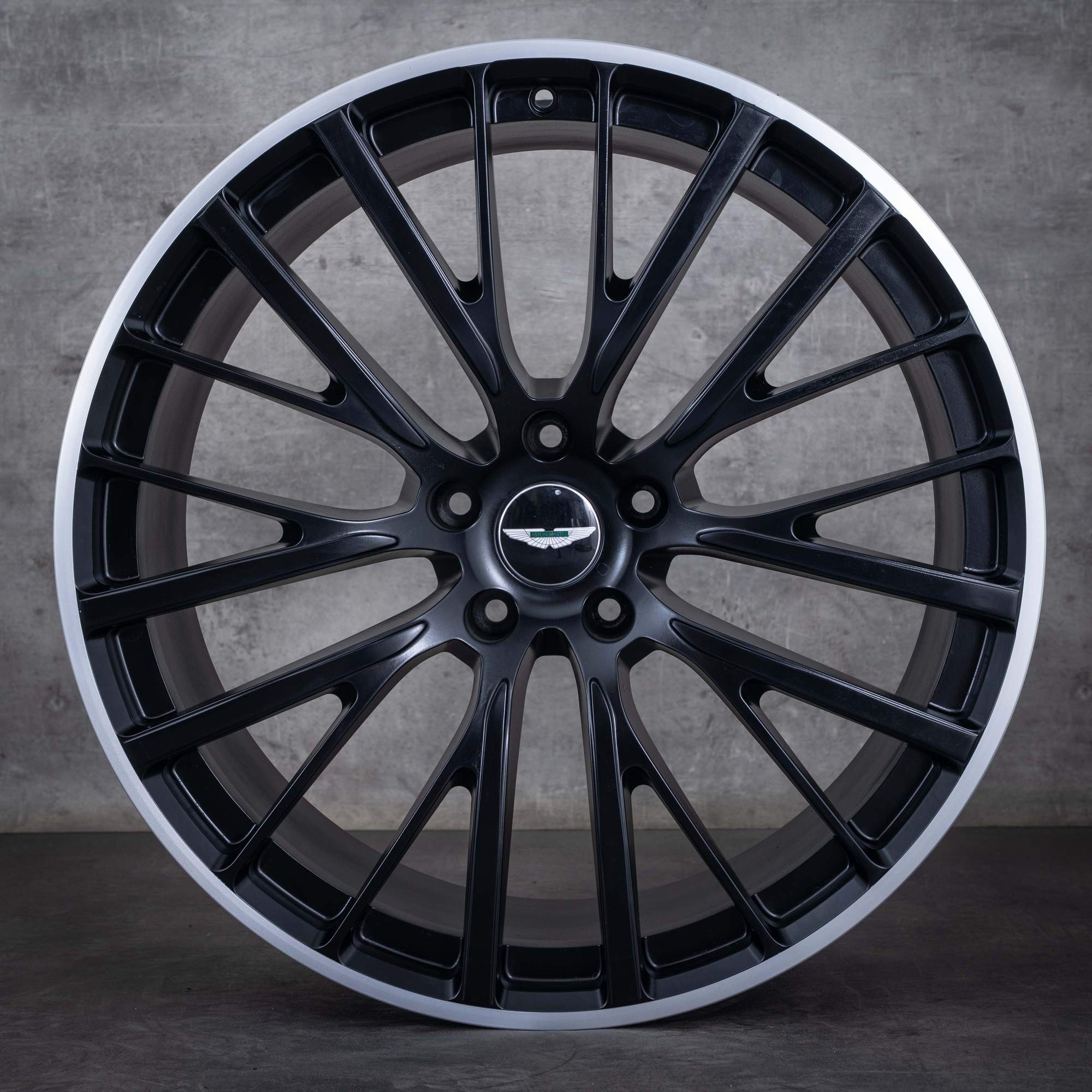 Jantes d'origine Aston Martin DBX LF1 23 pouces PY83-1007 PY83-9965G