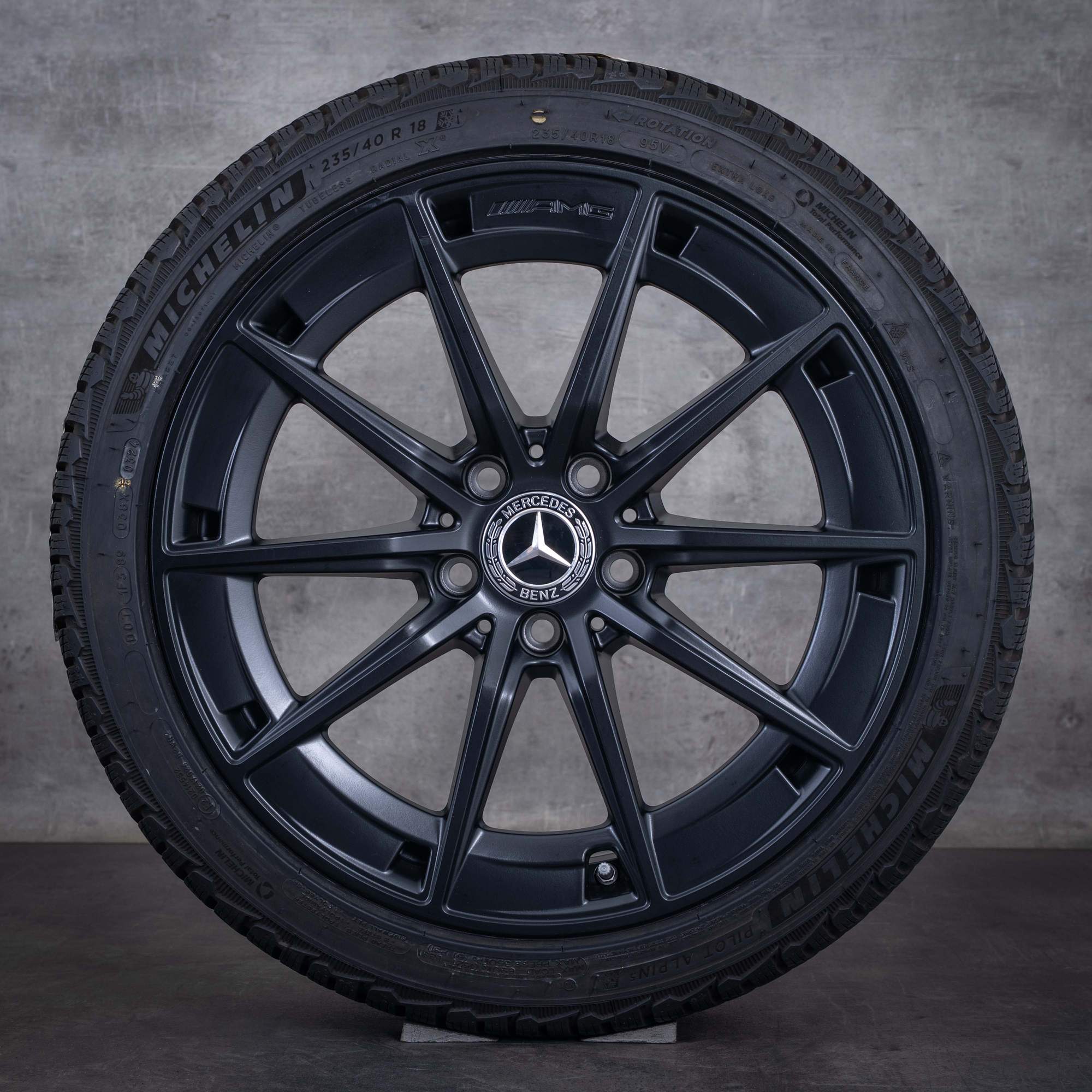 Orijinal Mercedes-Benz CLA 35 AMG kış lastikleri 18 inç C118 jantlar A1184010500 mat siyah