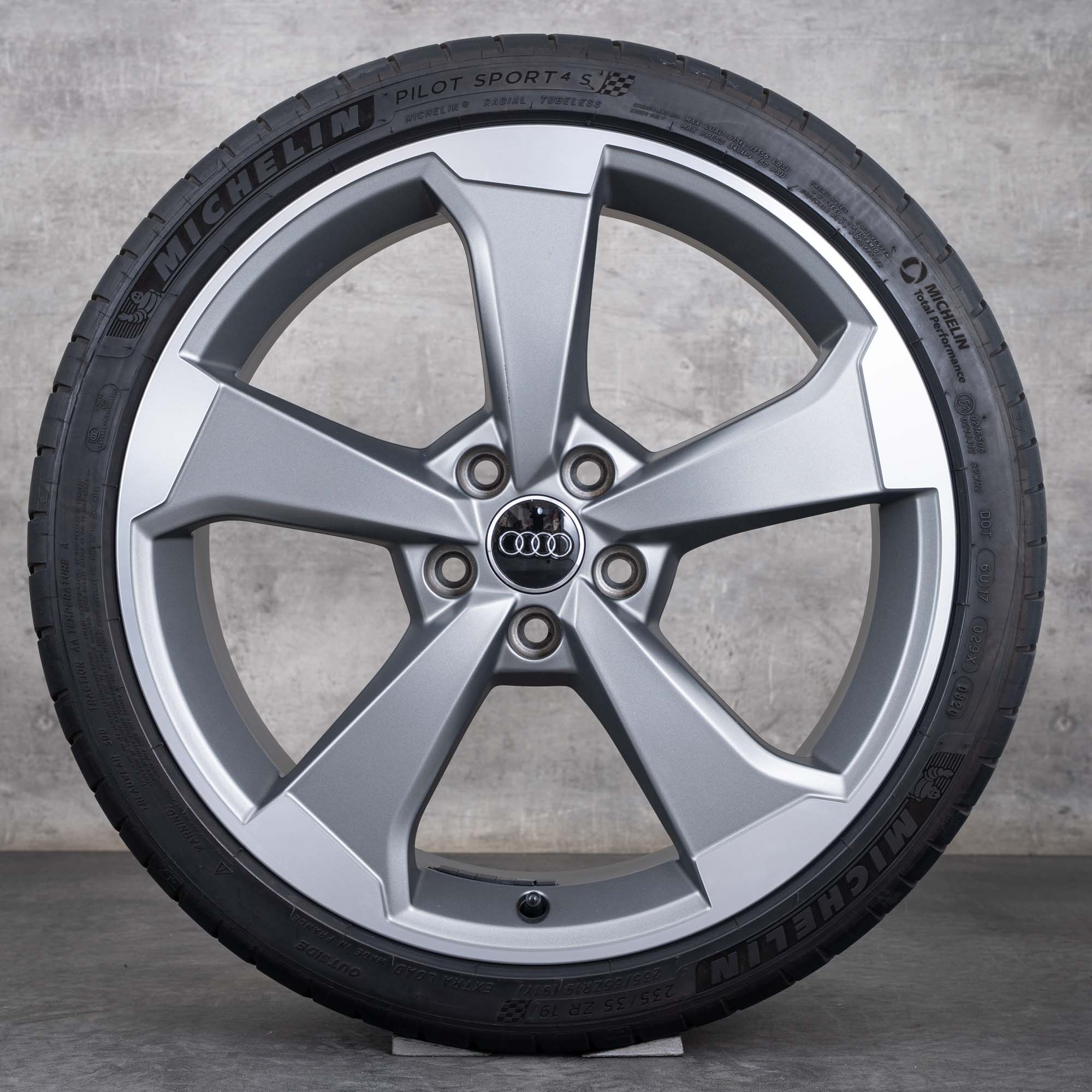 Alkuperäiset Audi RS3 vanteet 19 tuuman 8V Hatchback kesäpyörät 8V0601025CJ 8V0601025CF Rotor II titaani matta kiillotettu