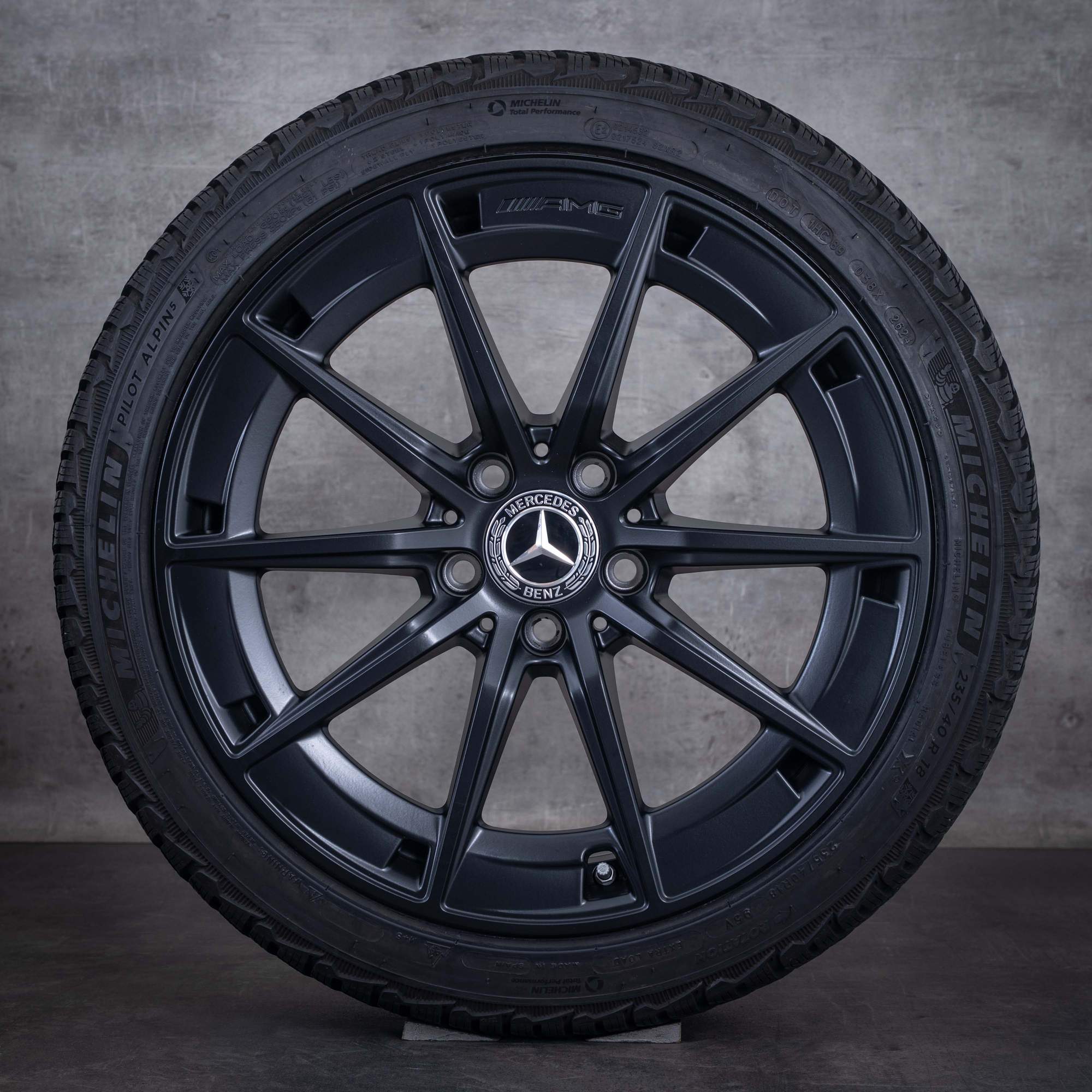 Orijinal Mercedes-Benz CLA 35 AMG kış lastikleri 18 inç C118 jantlar A1184010500 mat siyah