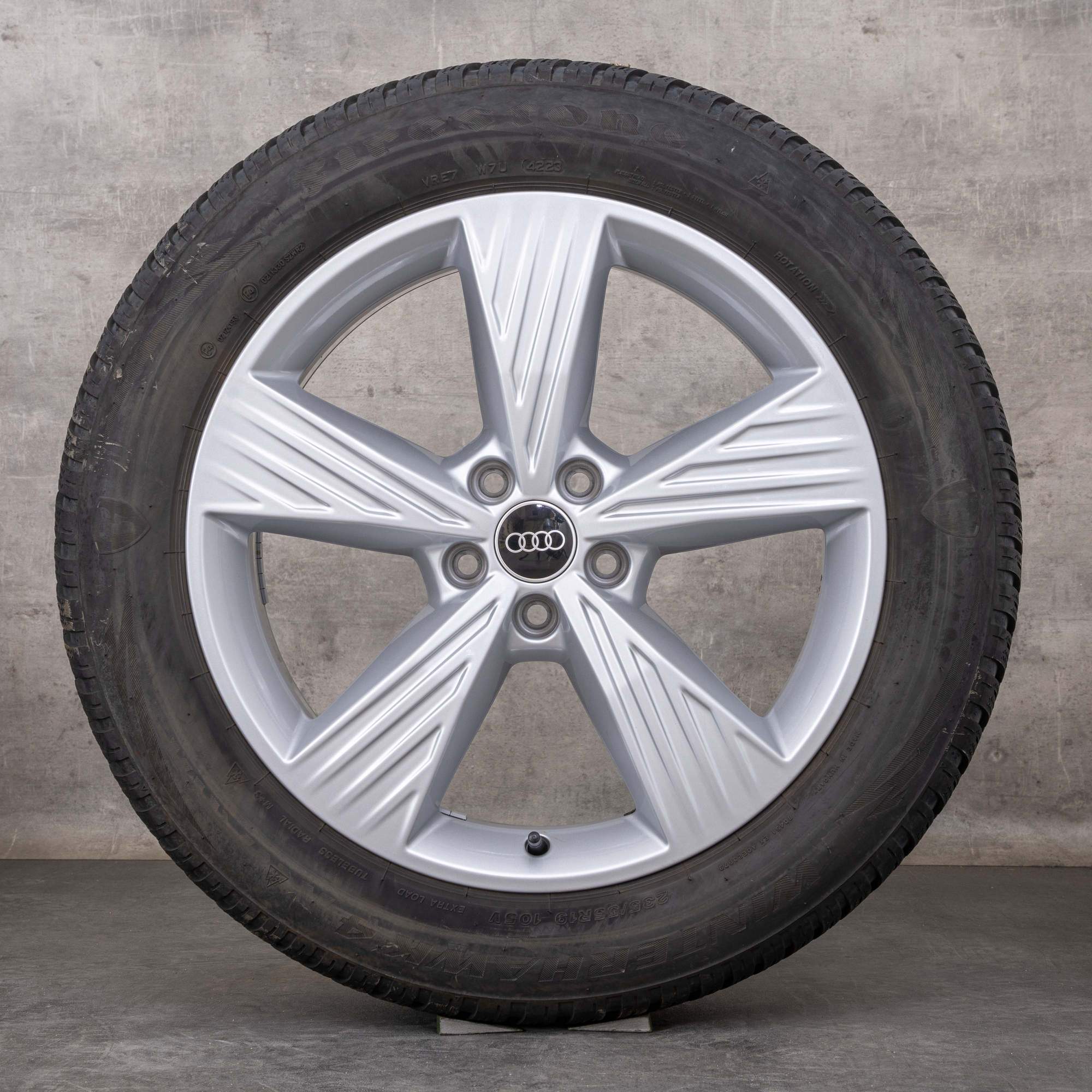 Oryginalne koła zimowe Audi e-tron 19 cali felgi Q4 & Sportback 89A601025B srebrny połysk