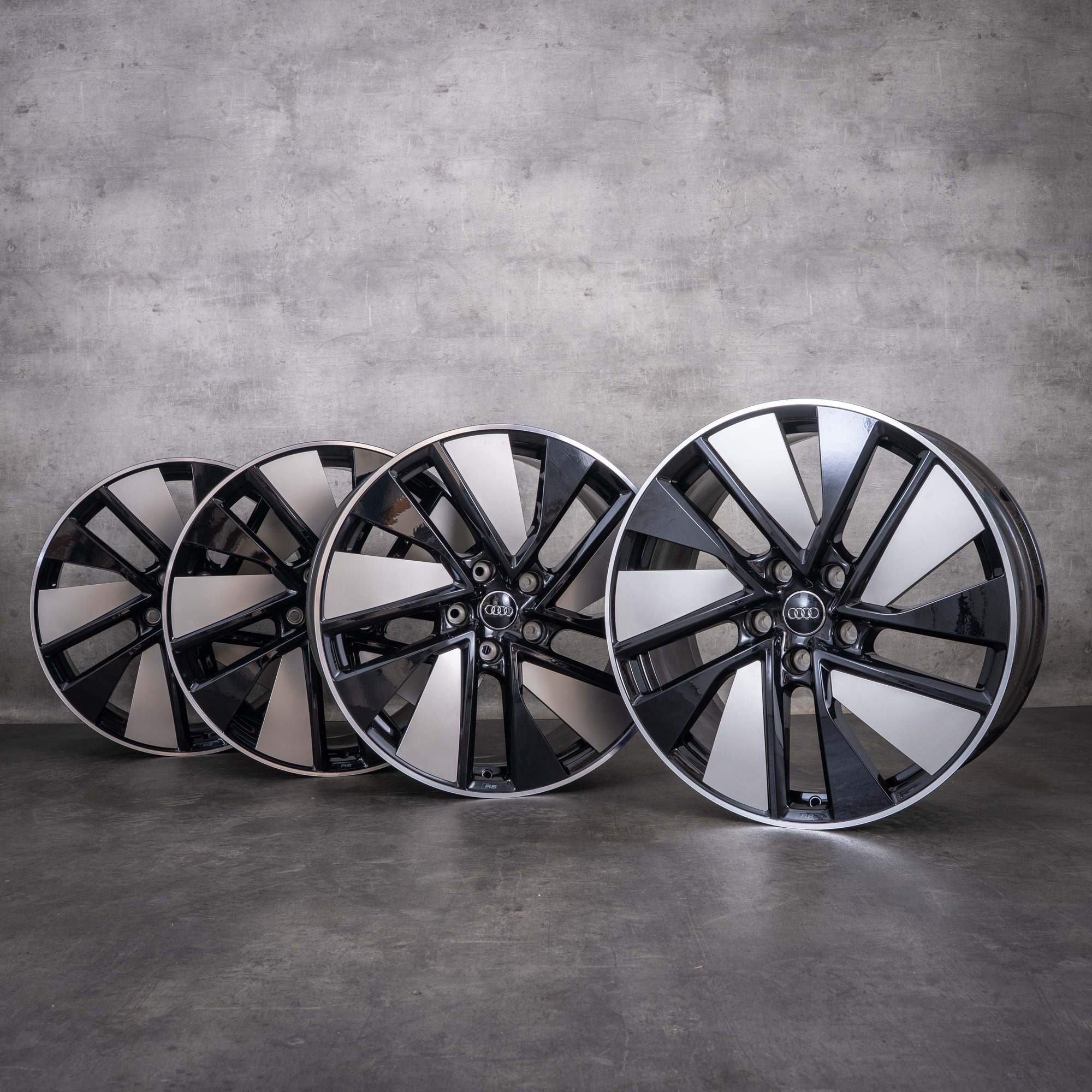 Original Audi e-tron Felgen 21 Zoll GT RS FW 4J3601025J 4J3601025K schwarz glanzgedreht