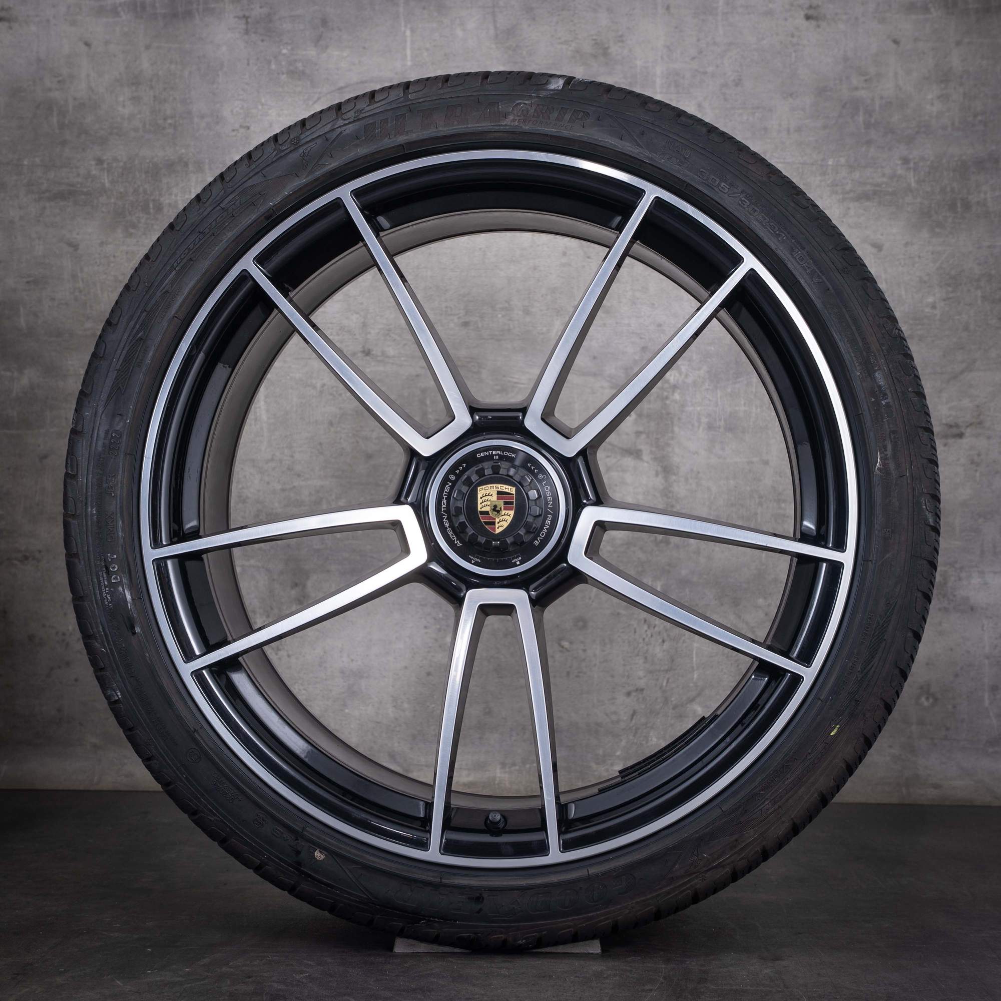 Original Porsche 992 I Winterräder 20 21 Zoll Turbo S Felgen 992601025AB 992601025AC schwarz front glanzgedreht