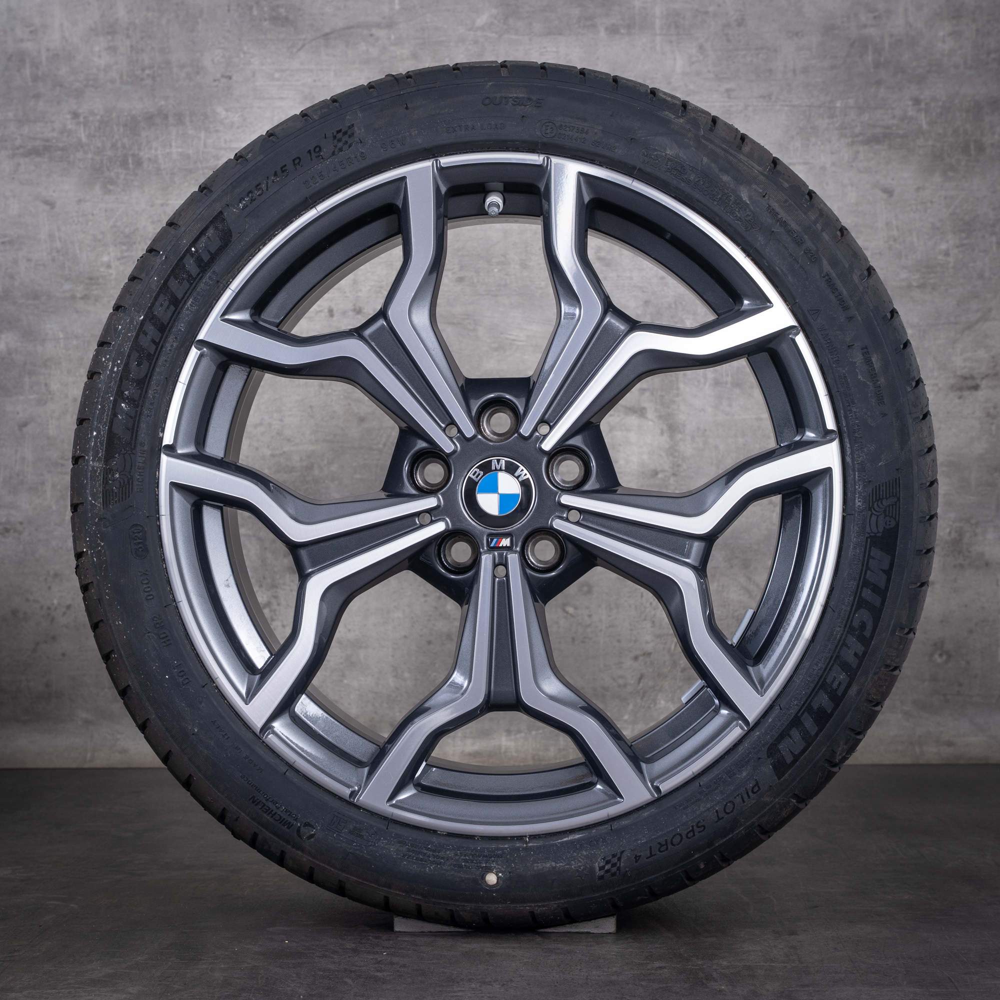 Original BMW X1 iX1 X2 iX2 Winterräder 18 Zoll U11 U10 Felgen Styling 838 M 6891179 midnight grey glanzgedreht - Rad 1 von 4