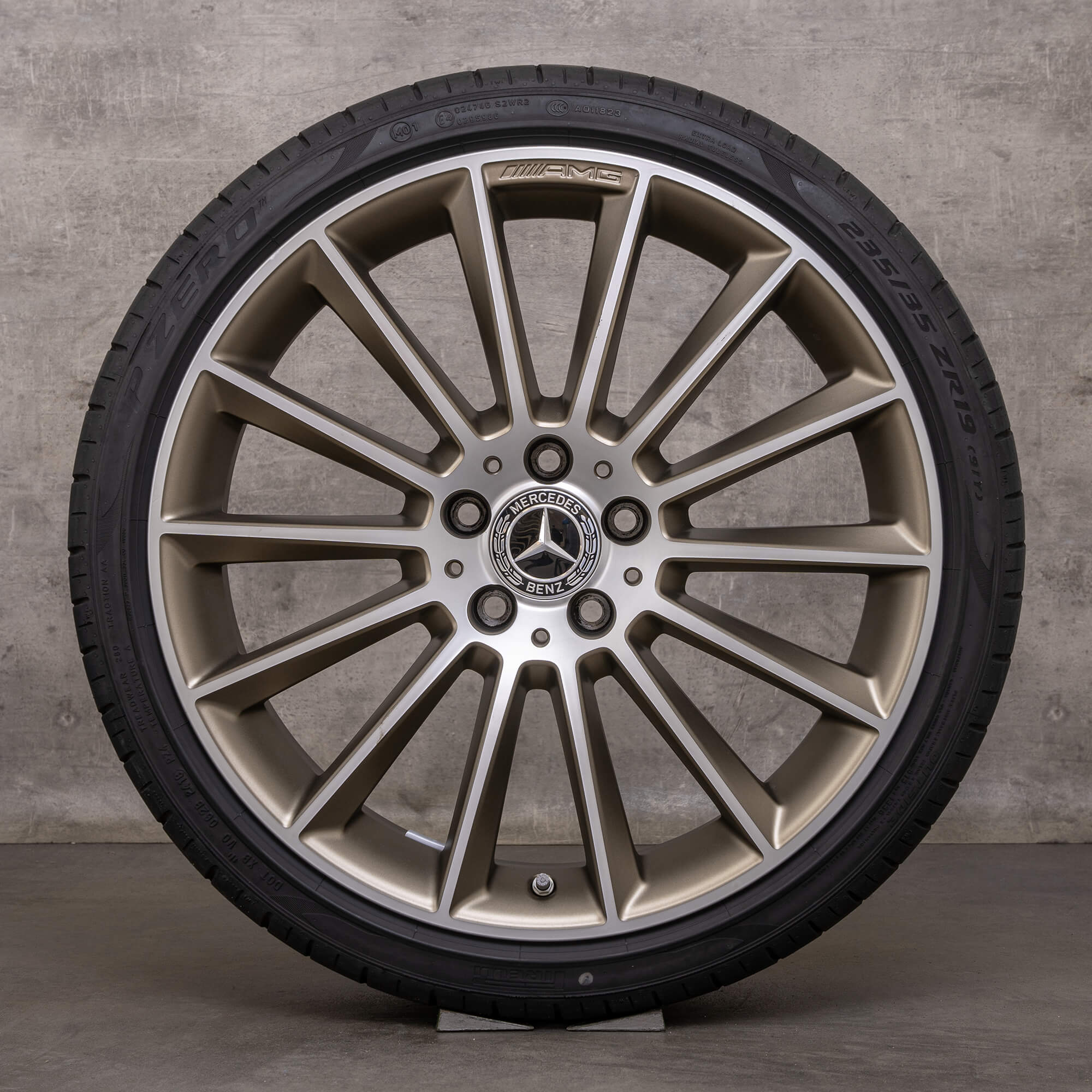 Originální letni disky Mercedes Benz třídy A A35 AMG 4Matic 19 palců W177 V177 A1774011900 zlaté matné lesklé soustružené