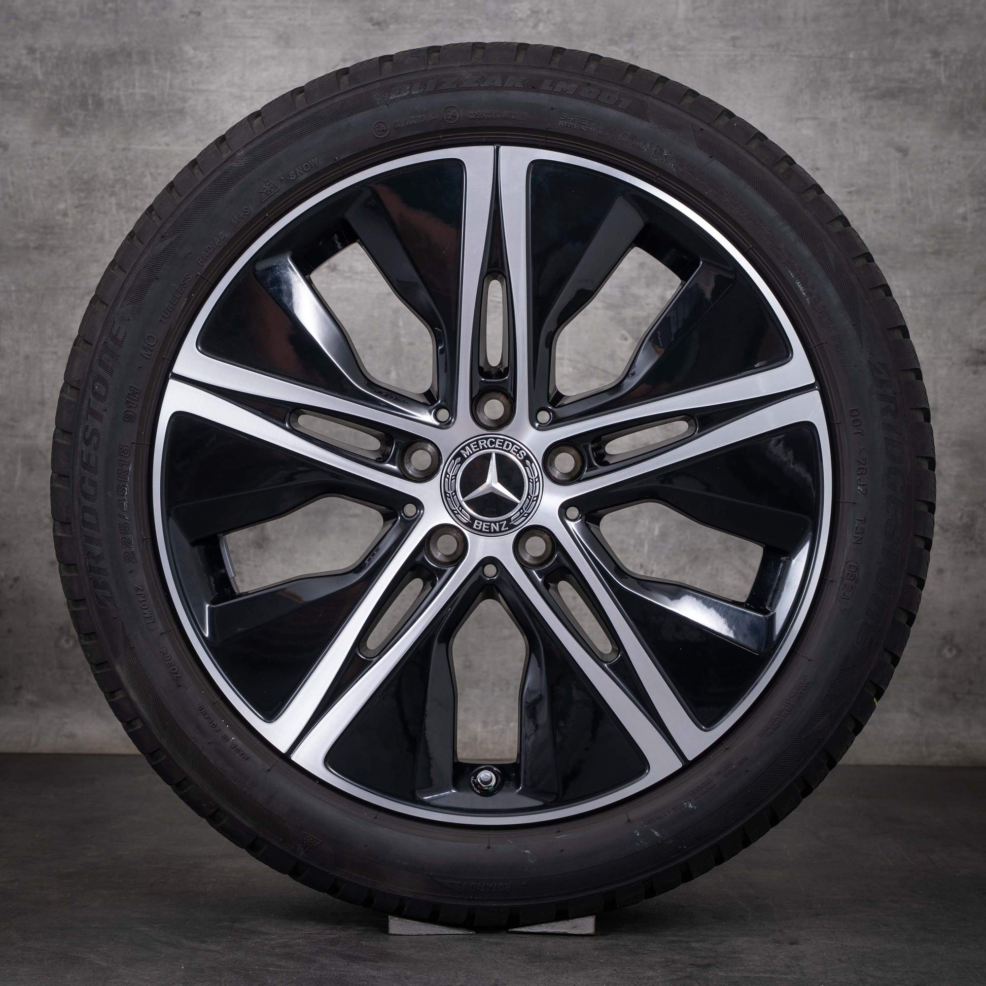 Pneus de inverno originais Mercedes-Benz Classe A, B e CLA 18 polegadas W177 V177 W247 C118 X118 A1774010500, pretas com acabamento diamantado
