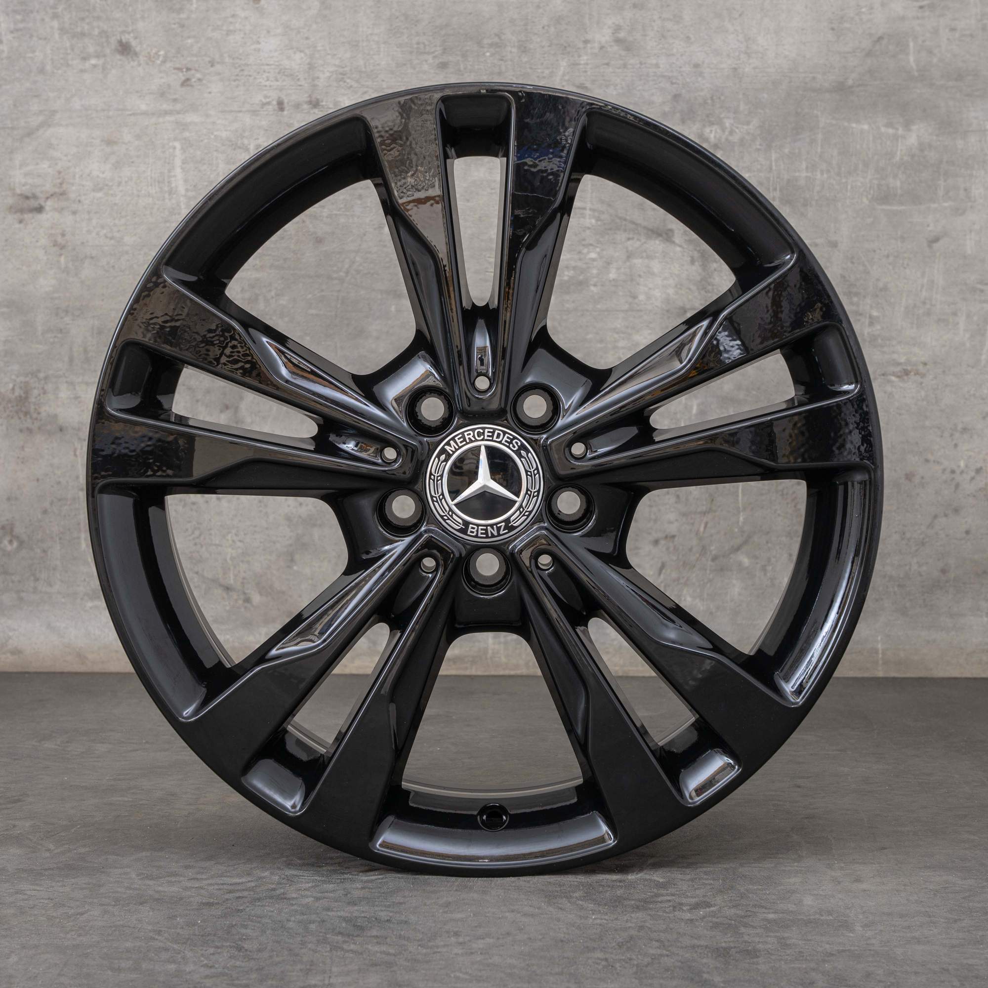 Alkuperäiset Mercedes-Benz C-sarjan 18 tuuman vanteet W205 S205 C205 A205 kesärenkaat A2054012802 kiiltävä musta