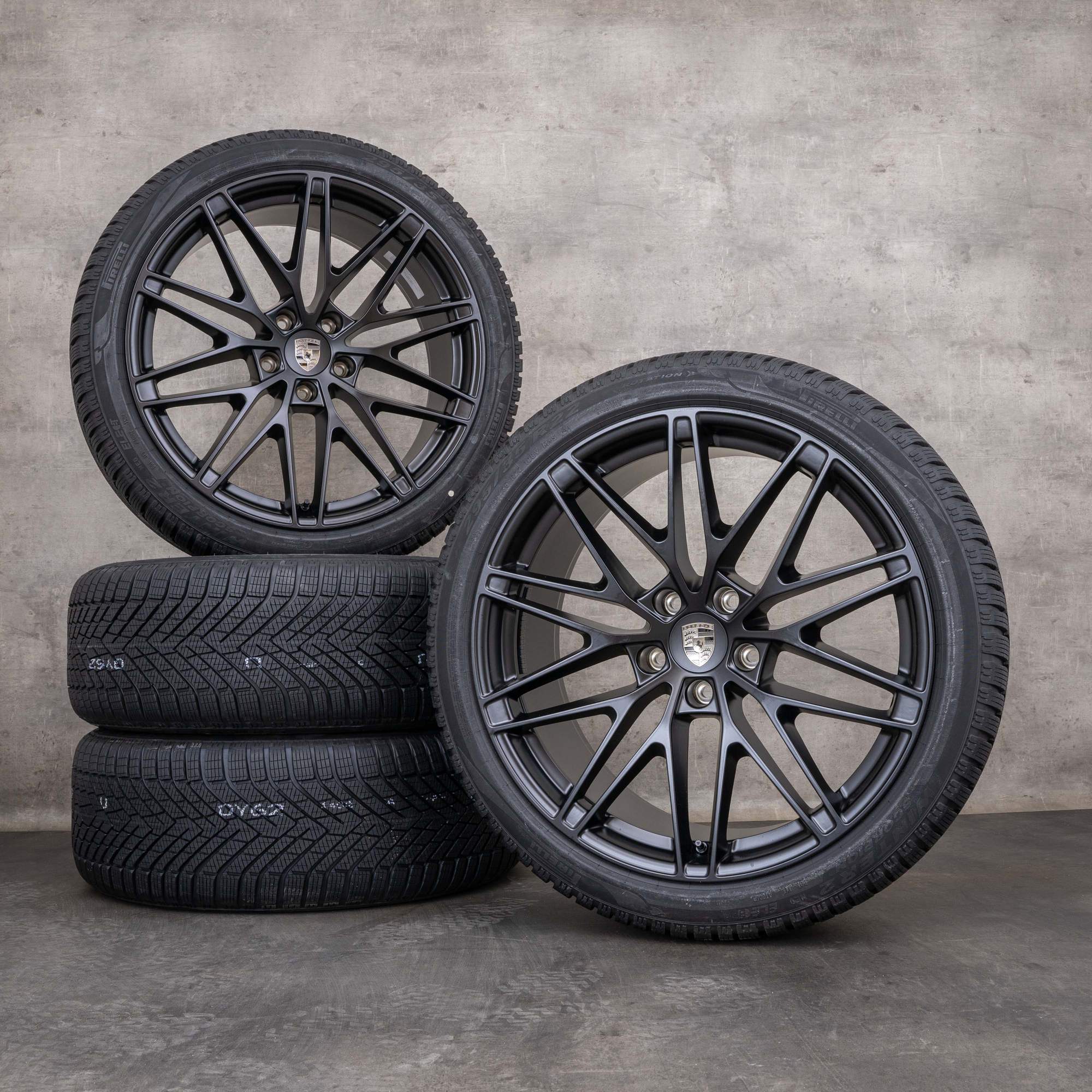 Original Porsche Macan Electric Winterräder 22 Zoll Felgen RS Spyder 95C044600L schwarz matt