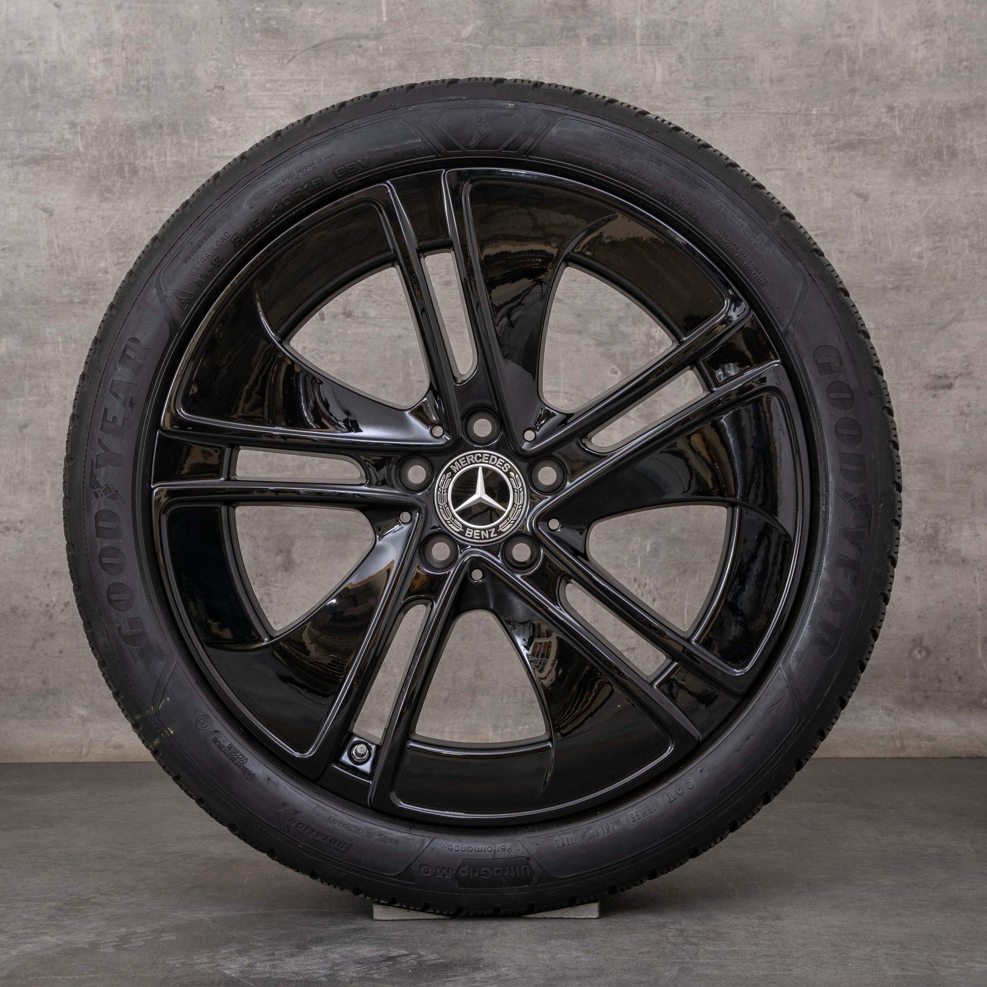 Oryginalne koła zimowe Mercedes Benz CLE 19 cali C236 Felgi A2364014100 czarny błyszczący