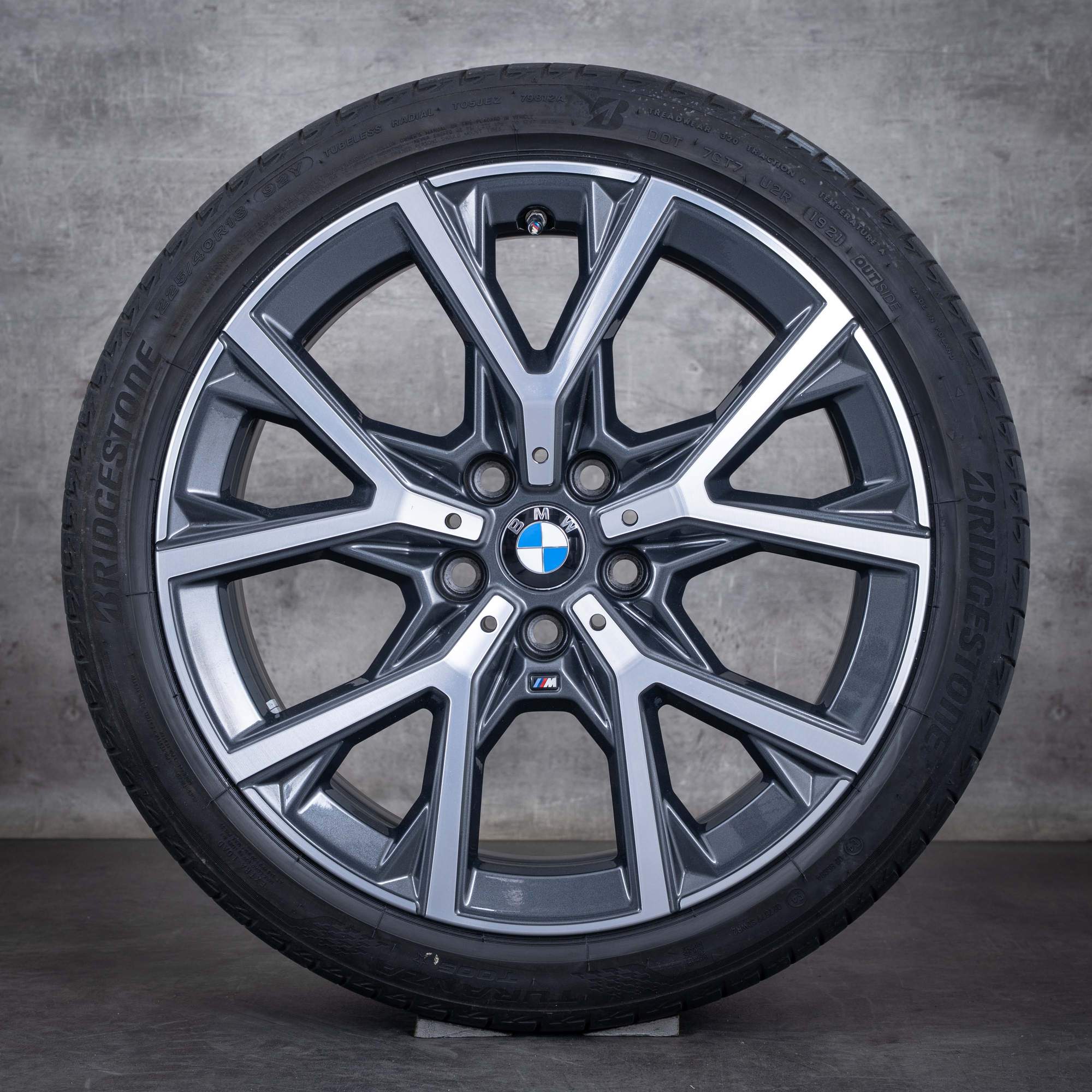 Oryginał BMW Seria 1 2 koła 18 cali F40 F44 Gran Coupé letnie stylizacja 553 M 8092355 midknight grey polerowane toczone