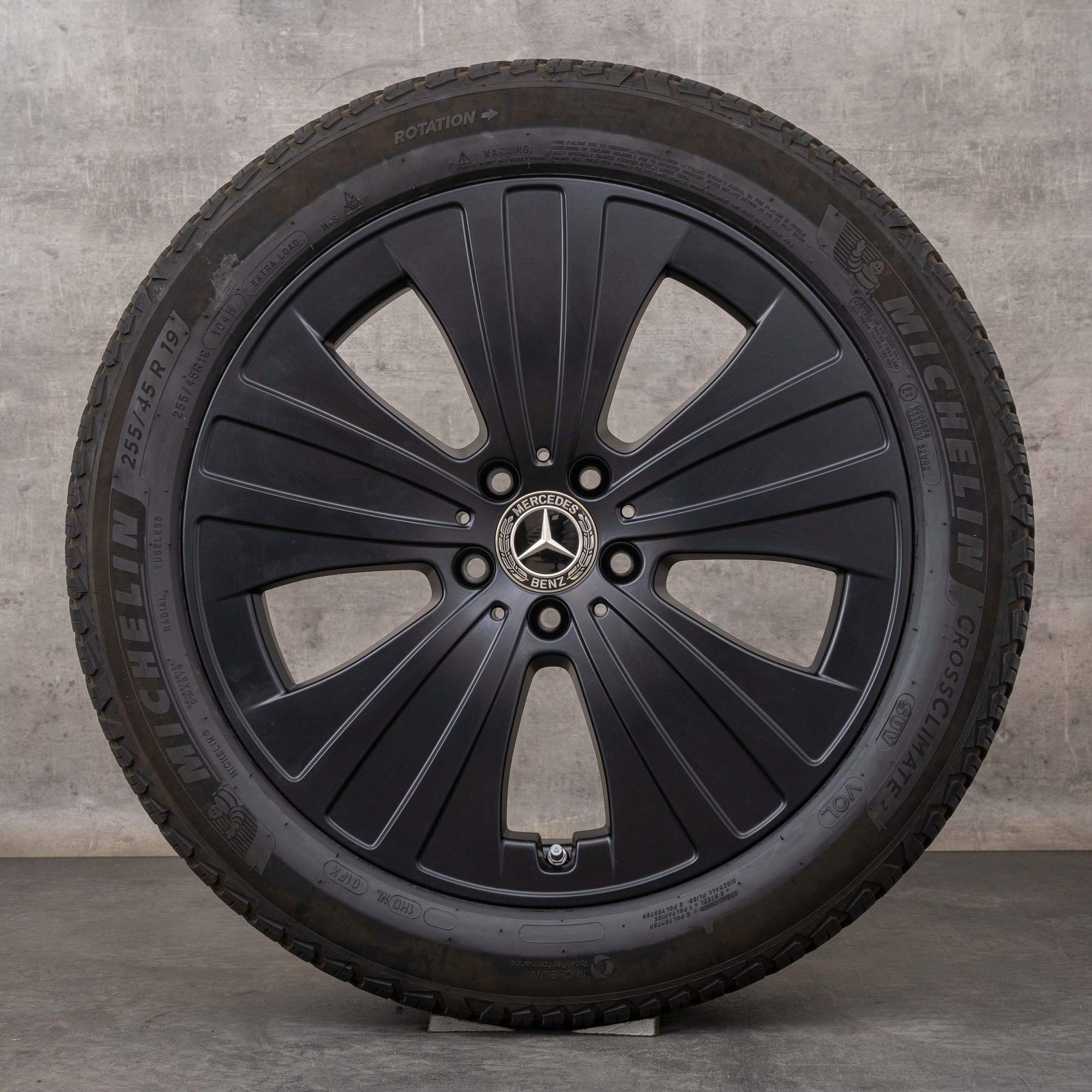 Alkuperäiset Mercedes Benz EQE talvirenkaat 19 tuuman V295 vanteet A2954011200 musta matta