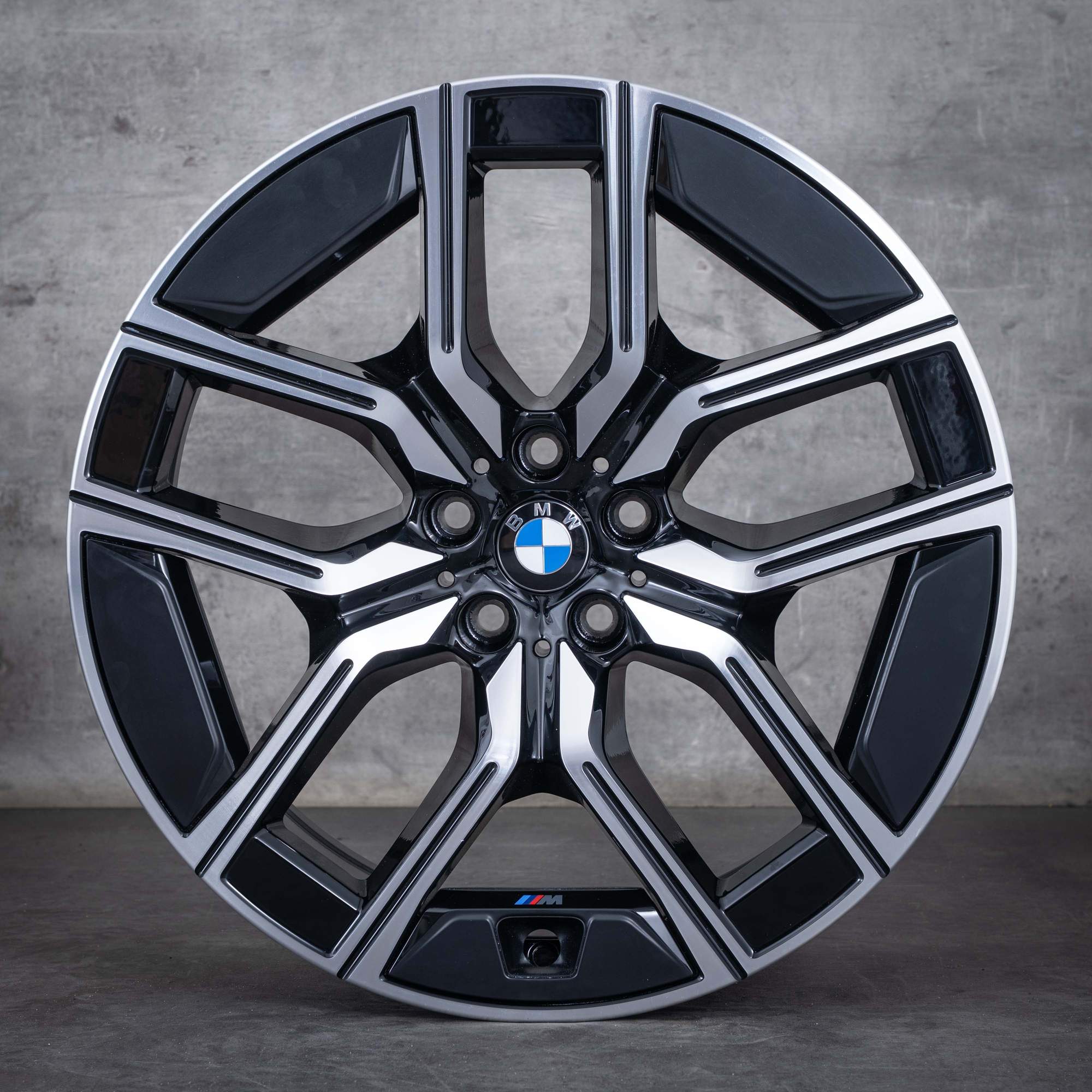 Oryginalne felgi BMW serii 7 i7 X3 20 cali G70 G45 Styling 907 M 5A19DE8 5A19DE9 czarne Polerowane